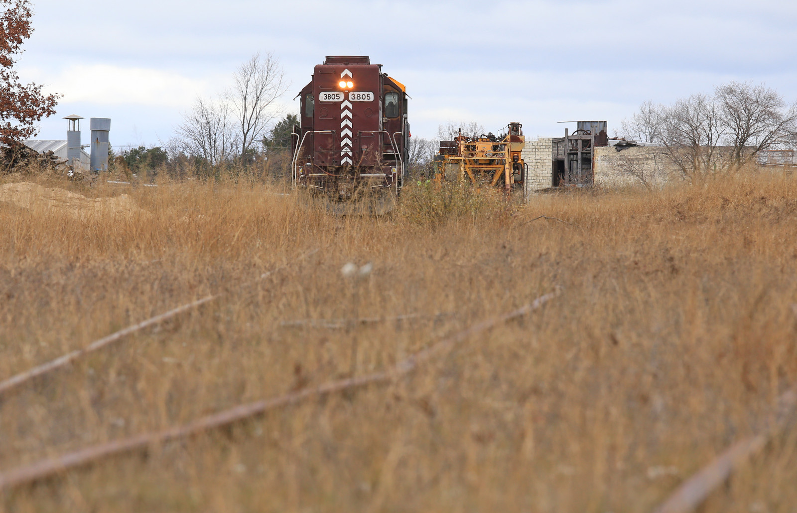 tráva, nebe, pole, mraky, dřevo, vlak, železnice, hospodařit, Michigan, badatel, strom, železnice, kolejnice, lučina, prozkoumat, rostlina, severní, přes, mi, BNSF, prérie, venkov, tráva rodina, plevele, Marquette, EMD, Ludington, ln, sekat, dospělý, Gp38, Mqt, Rozmetadlo, Krr, Kiamichi, 3805, Gp35m, Harsco, Manipulovat, kdo dělá příkop, X5002687, 939804