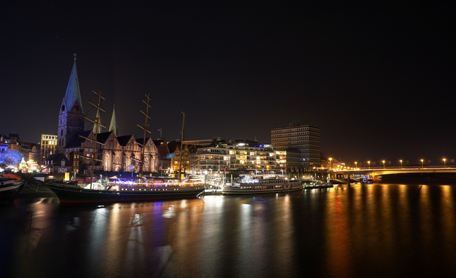 Brémy, polopenze, město, nightshot, longexposure, Alpha600, Sony, A6000, weser, řeka, Schiff