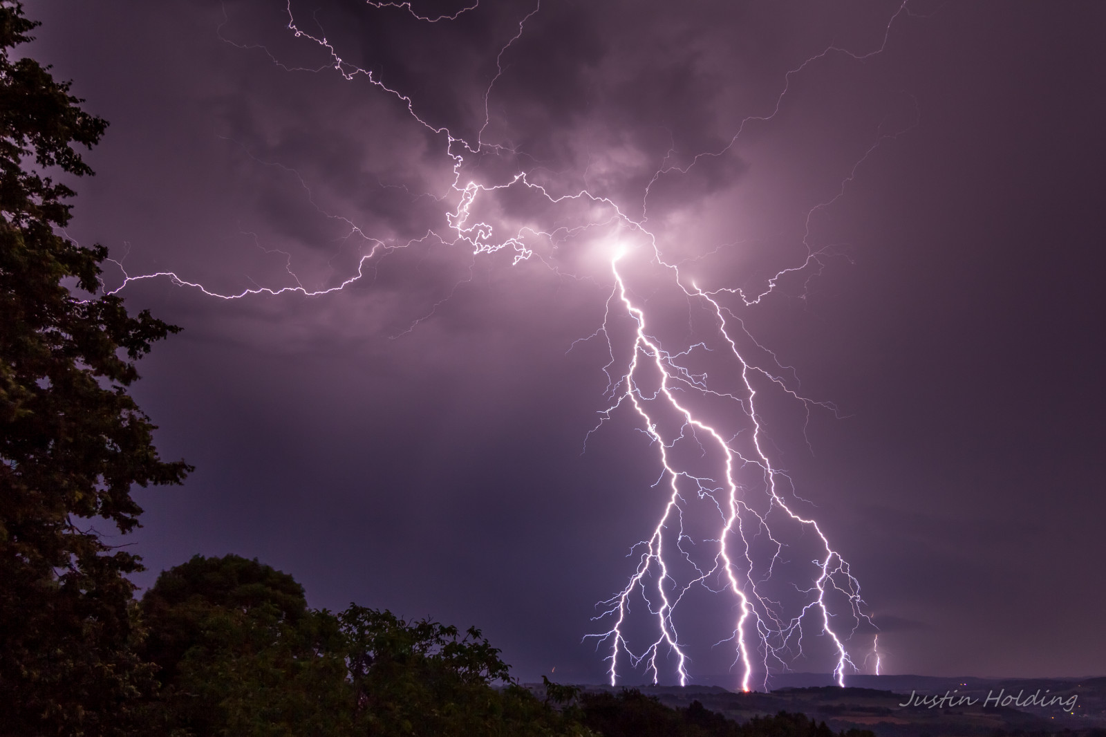 landskab, nat, natur, himmel, lyn, storm, aften, atmosfære, torden, midnat, elektrisk, Sky, træ, tordenvejr, mørke, canoneos60d, computer tapet, meteorologisk fænomen, cumulus, fænomen, eclair, tokina1116, Limousin, Tempete, corr ze, collongeslarouge