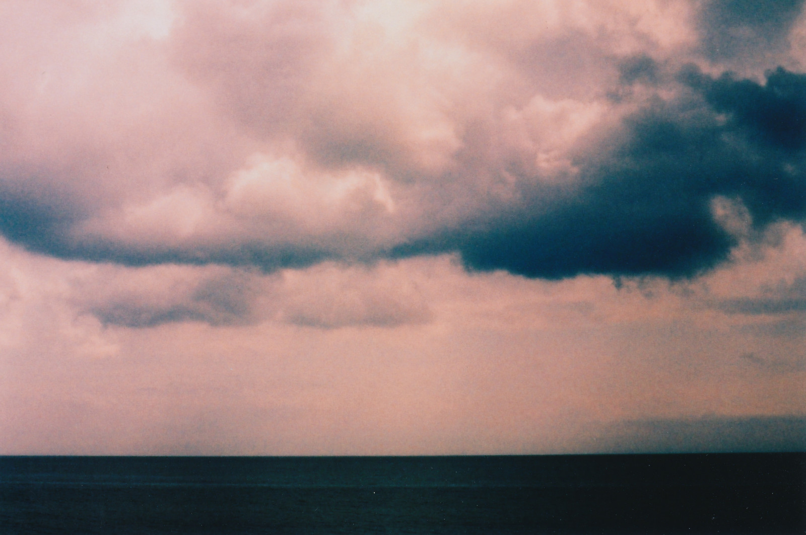 slunečnímu záření, západ slunce, moře, voda, nebe, uklidnit, bouřka, večer, ráno, vítr, horizont, atmosféra, obilí, soumrak, 35MM, mrak, svítání, oceán, vlna, analogový, film, xPRO, během dne, prošlý, počítač tapeta, Atmosféra Země, mořská vlna, meteorologický jev, kupa, jev, crossprocessed, slidefilm, canona1, sensia100