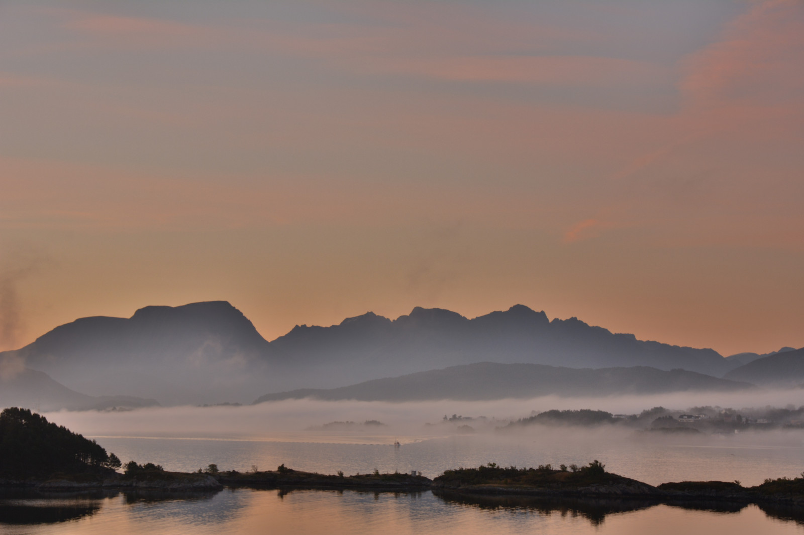 ráno, Norsko, mlha, Nikon, 7100, fjordy, Alesund, Aalesund, sunnm re, morningfog, m reogromsdal, moreogromsdal, sunmore, nikond7100