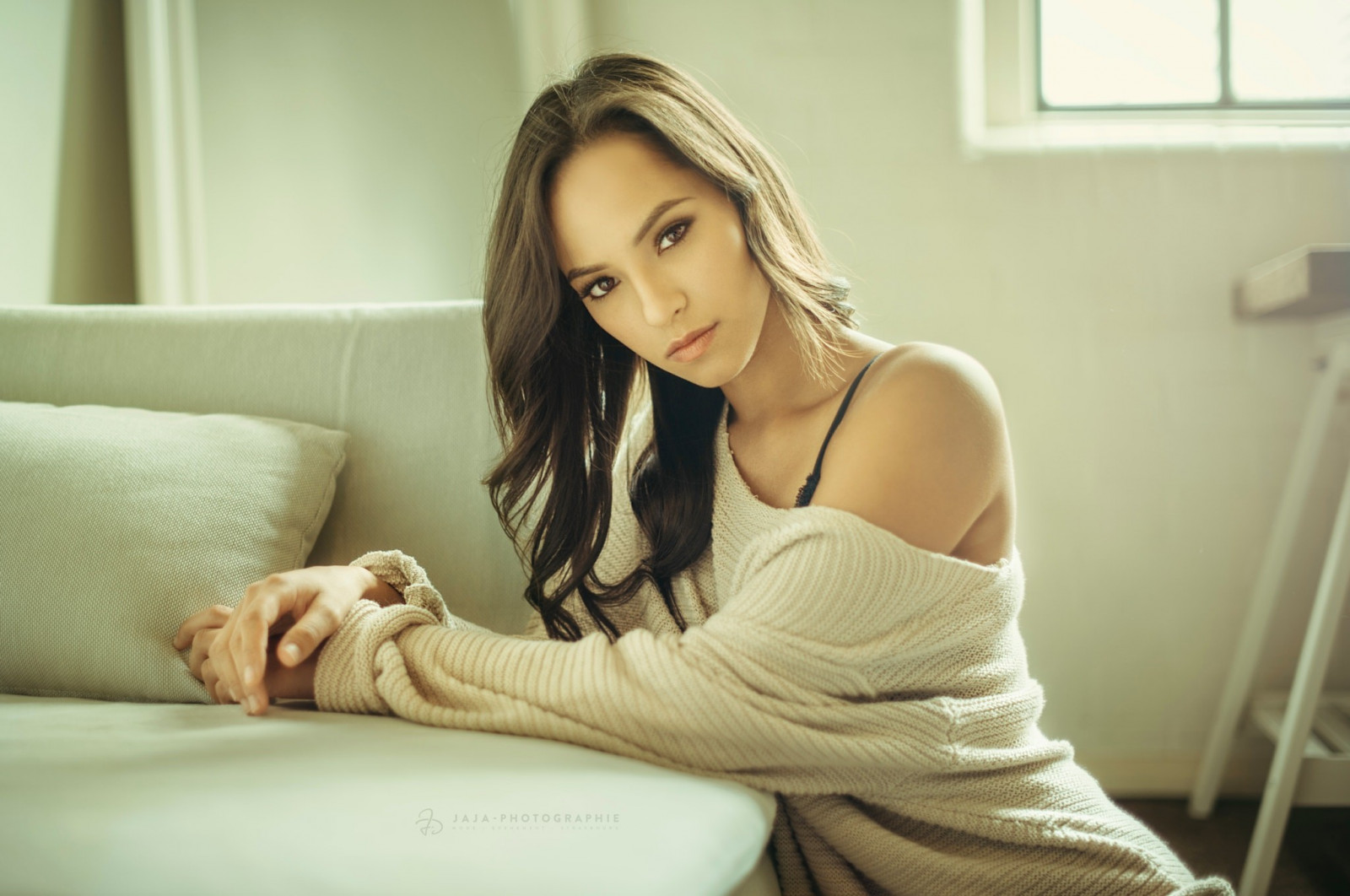 tvář, ženy, model, portrét, dlouhé vlasy, sedící, fotografování, černé vlasy, vlasy, Osoba, kůže, dívka, krása, ruka, prst, noha, blond, účes, lidských pozice, portrétní fotografie, focení, hnědé vlasy, umění model, břicho, Lidské tělo, stehno, lidská činnost