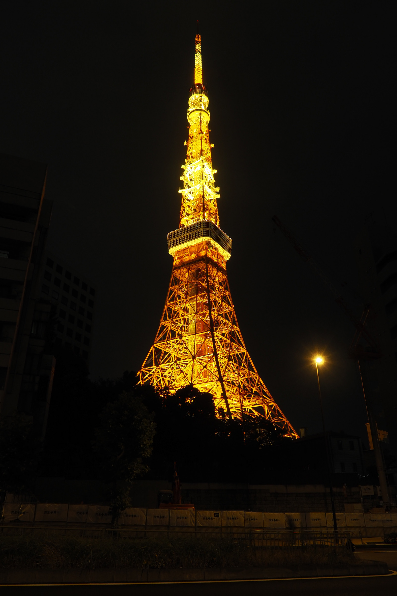 Japan, tempel, nat, arkitektur, afspejling, symmetri, aften, tårn, Tokyo, Olympus, Jp, lys, belyst, belysning, belysning, mørke, milepæl, Tokyo Tower, mzuiko, OMD, EM5, omdem5, mzuikodigital1250mmf3563, mzuiko1250, em5mark2, omdem5mark2, sted for tilbedelse