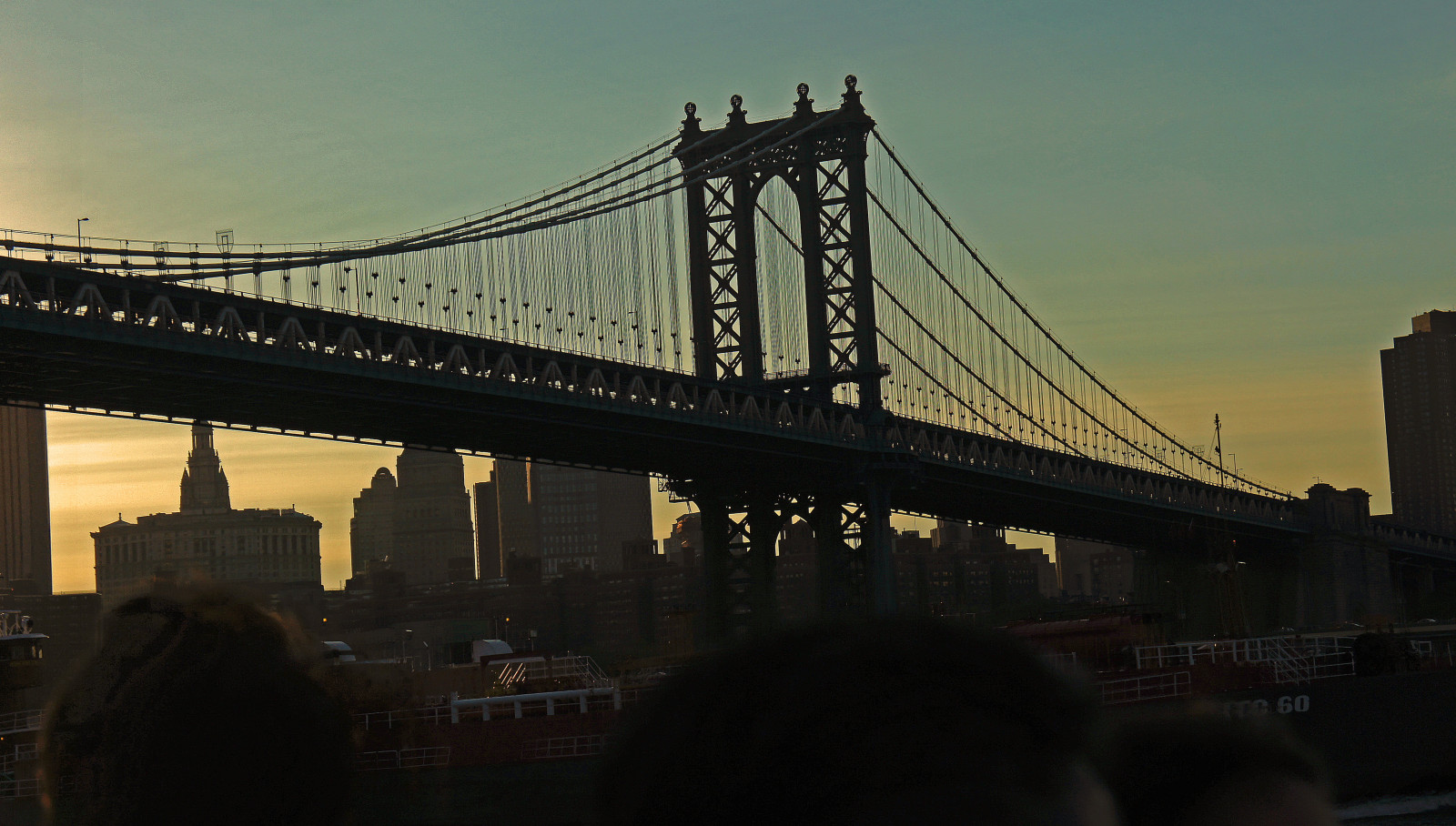 Sonnenuntergang, Stadt, Stadtbild, Nacht-, Wasser, Gebäude, Betrachtung, Himmel, Silhouette, Sonnenaufgang, Skyline, Wolkenkratzer, Abend, Morgen, Brücke, Fluss, Dämmerung, Hängebrücke, Kanal, Manhattan, Metropole, 1909, Innenstadt, Dämmerung, Osten, Ave, Nyc, St, Wahrzeichen, Suspension, Stadtgebiet, Metropolregion, Europäische Sommerzeit, Flatbush, fixed link