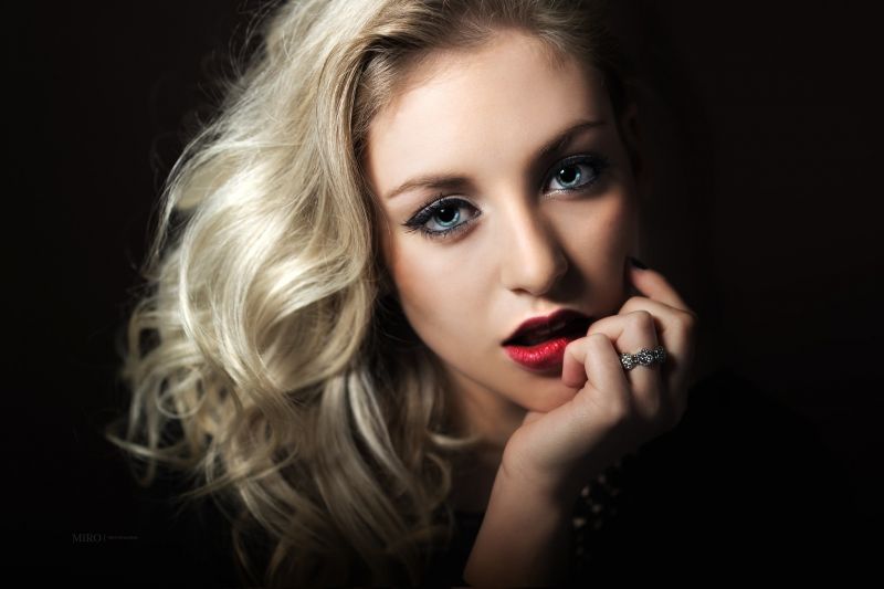 tvář, ženy, model, portrét, blondýnka, černé pozadí tvář, ženy, model, portrét, blondýnka, černé pozadí