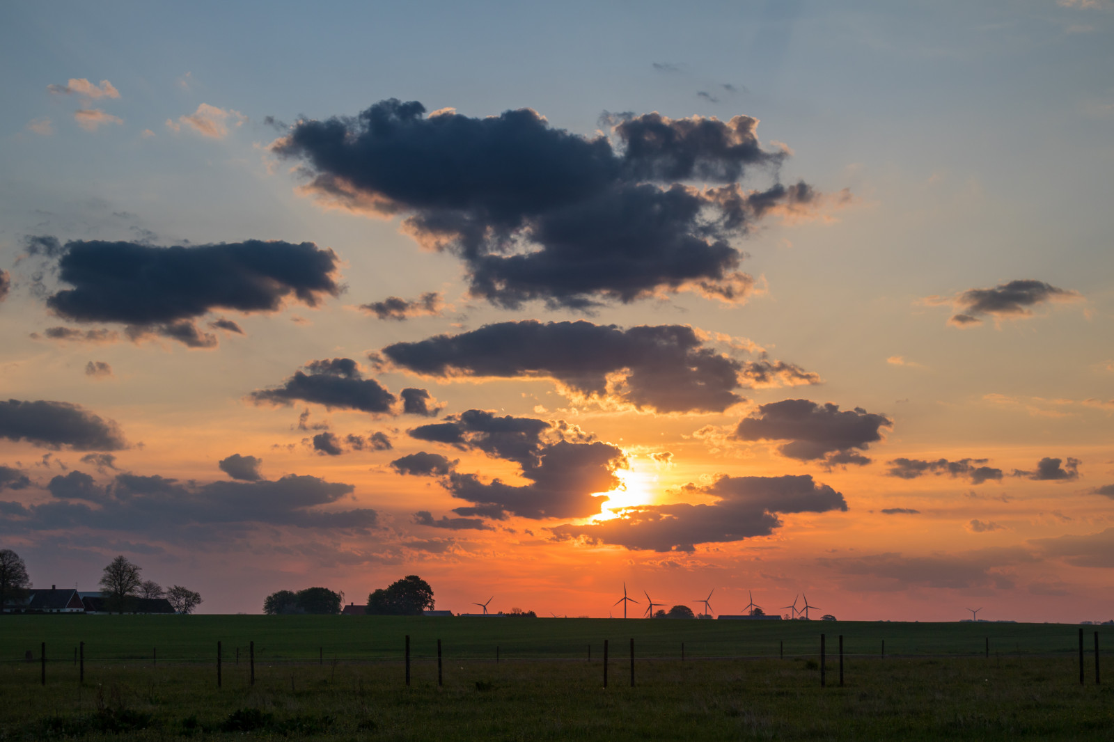 krajina, západ slunce, nebe, pole, svítání, večer, ráno, horizont, atmosféra, soumrak, mrak, svítání, nebe, venkov, landsbygd, soluppg ng, s dersl tt, landskap, Norra by, gryning, prostý, prérie, odlesk, červená obloha v dopoledních hodinách, meteorologický jev, kupa, savana