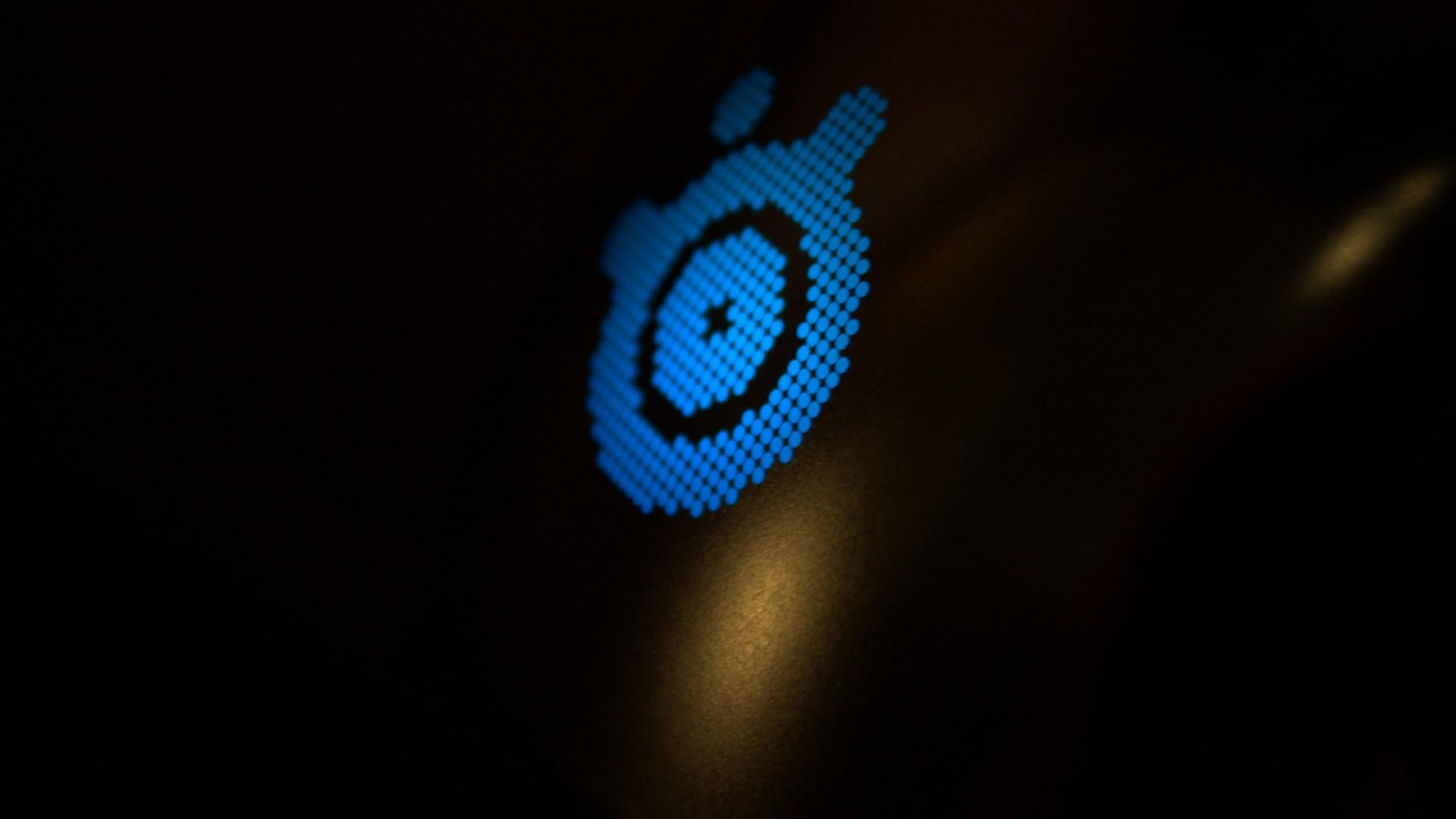 nuit, réflexion, bleu, ordinateur, cercle, SteelSeries, lumière, main, obscurité, capture d'écran, Papier peint de l'ordinateur, Atmosphère de la terre, Photographie macro