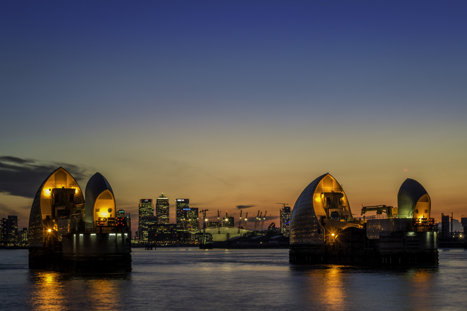 longexposure, tramonto, Londra, Tamigi, Nikon, Bluehour, Canary Wharf, Thamesbarrier, londonnight, Thamesfloodbarrier, danielcoyle, D3100, nikond3100, londonbluehour, Canarywharfthroughthethamesbarrier