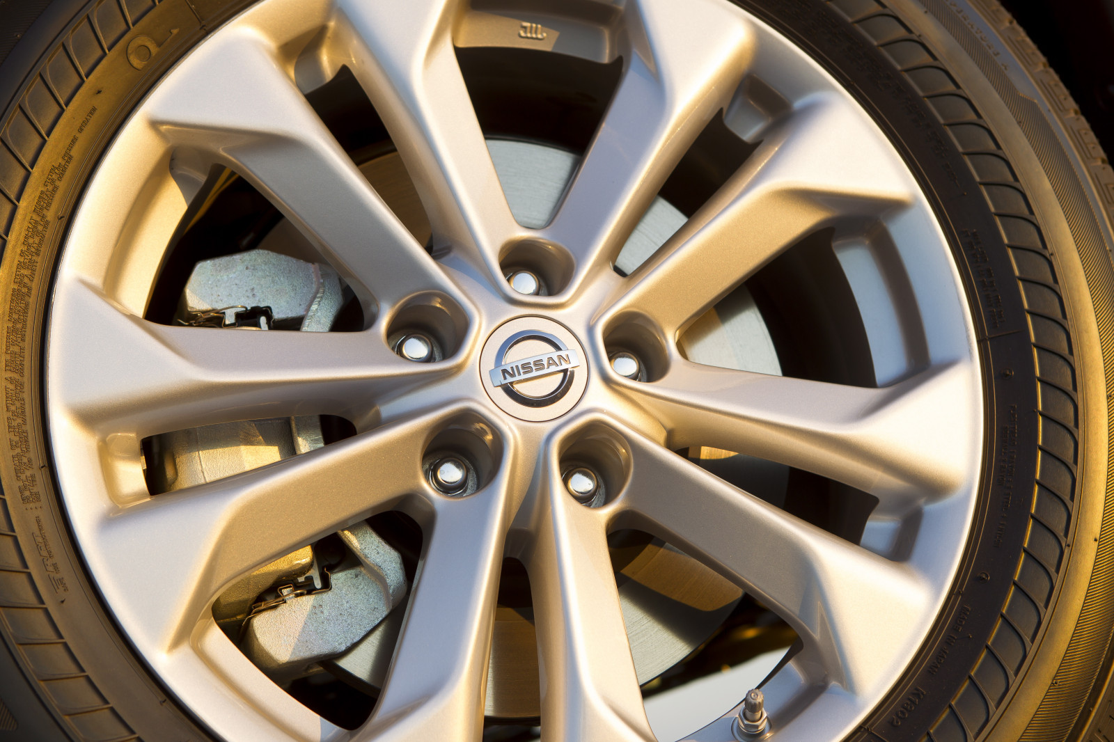 auto, vozidlo, Nissan, pneumatika, 2015, Darebák, volant, netcarshow, netcar, obrázky vozidel, photo auto, kolo, okraj, automobilového designu, automobilový exteriér, automobil make, luxusní vůz, kompaktní vůz, automotive pneumatiky, výkonné auto, sportovní užitkové vozidlo, auto show, mluvil, ozdobný kryt, kola z lehkých slitin