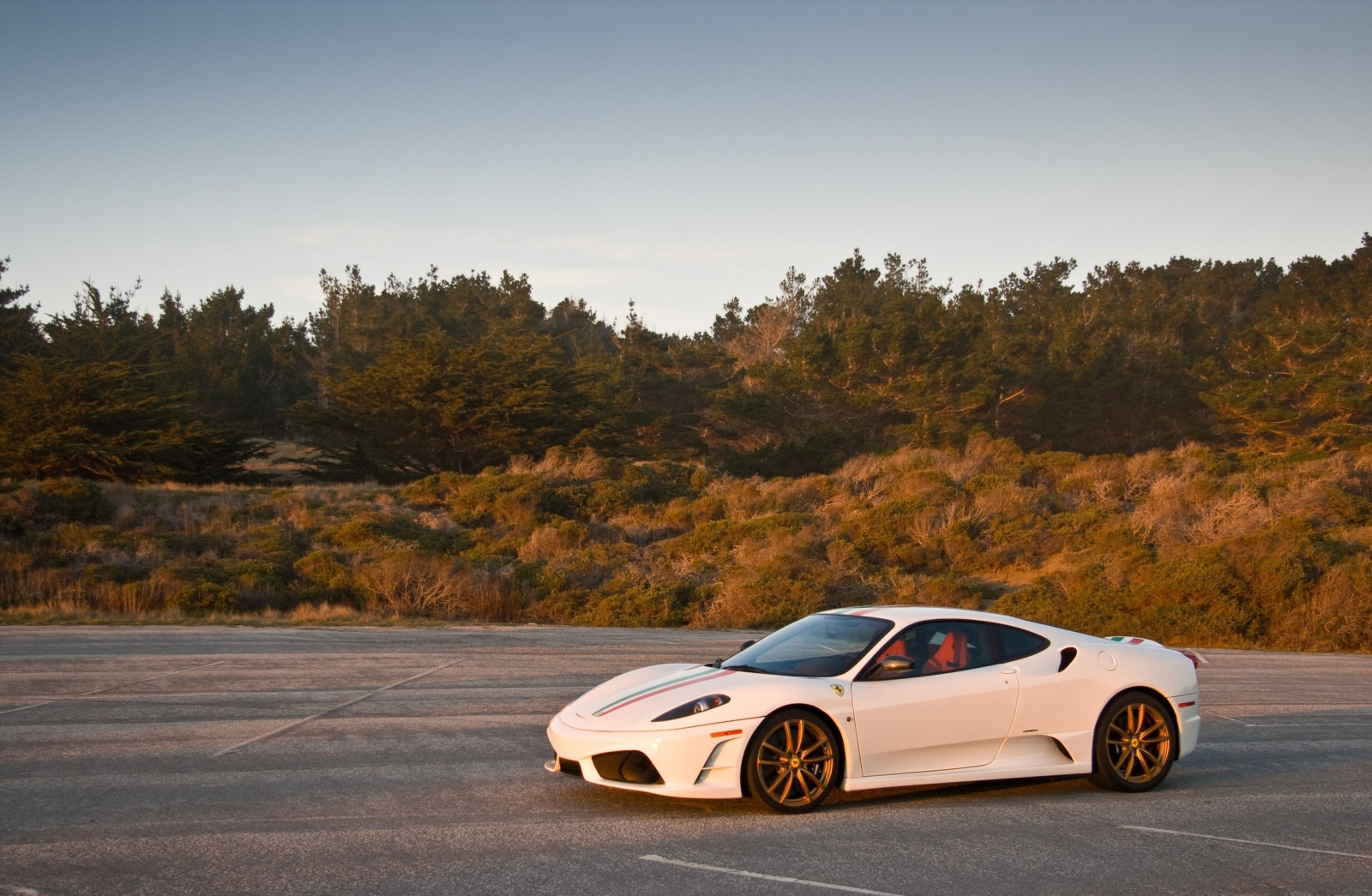 blanco, coche, vehículo, coche deportivo, Ferrari, Coche de rendimiento, Supercar, elegante, Vehículo terrestre, Diseño automotriz, Marca de automóvil, Vehículo de lujo