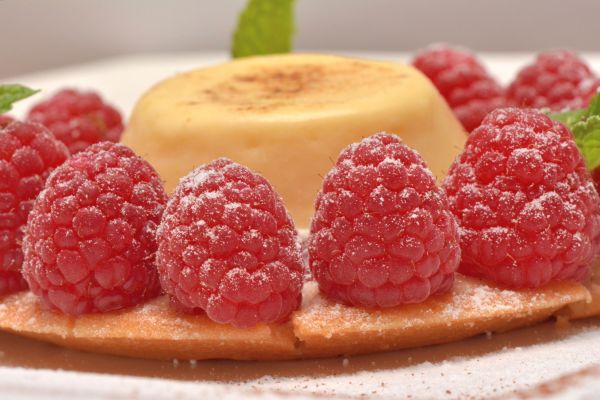 food,dessert,plant,fruit,strawberries,breakfast