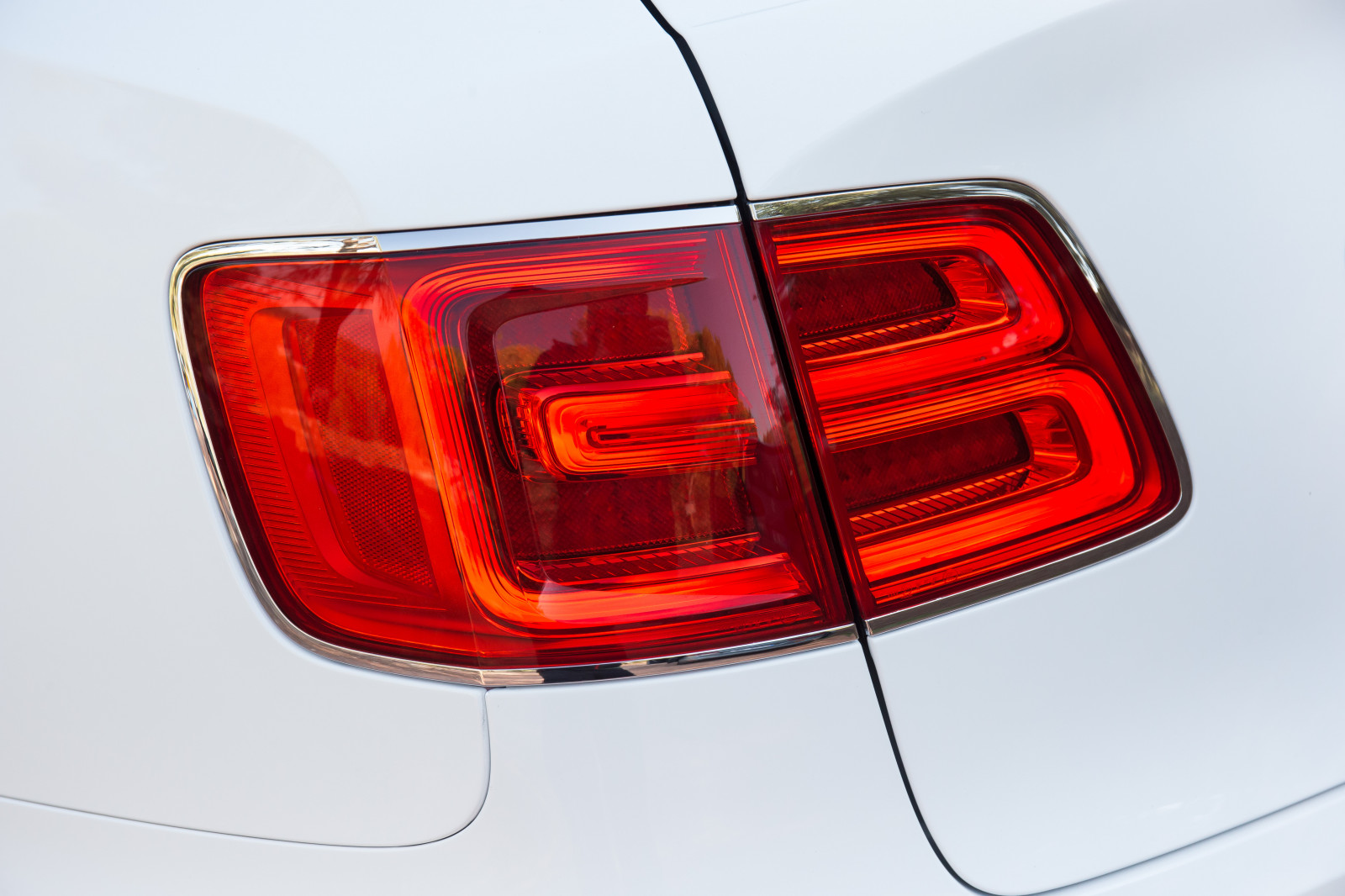 auto, vozidlo, Bentley, netcarshow, netcar, obrázky vozidel, photo auto, 2016, Bentayga, světlo, kolo, okraj, automobilového designu, automobilový exteriér, automobil make, font, luxusní vůz, rodinný vůz, nárazník, výkonné auto, mřížka, automobilový zadní brzdové světlo, státní poznávací značka, auto part, automotive Lighting