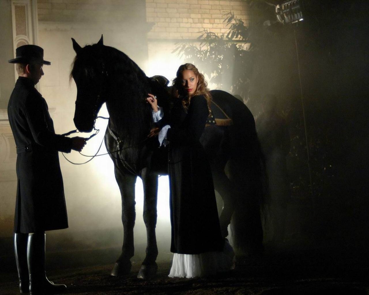 kůň, kouř, Leona Lewis, dívka, ženich, tma, obratlovců, kůň jako savci, hřebec, horse supplies