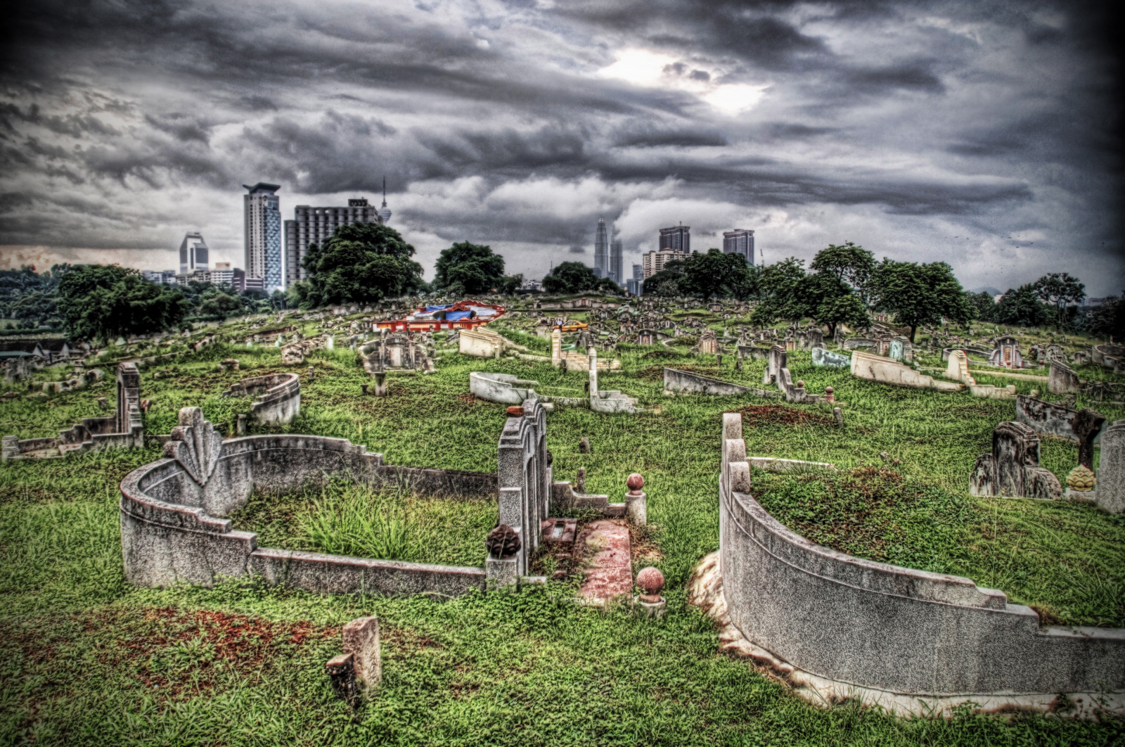fotografie, osvětlení, světlo, panoráma, UMĚNÍ, textura, hřbitov, hrob, čáry, moderní, složení, práce, odrazy, malování, fotografování, smrt, smutek, intenzivní, Nikon, perfektní, expozice, střílet, umělec, nálada, fotograf, smutný, výstřel, úhel, fotky, unikátní, Pozadí, podrobnosti, šedá, D2X, perspektivní, snímky, nejlepší, okraj, Malajsie, zpracovává se, pro, Kuala Lumpur, rámování, zajetí, tóny, HDR, léčba, nejsledovanější, vysoká kvalita, stuckincustoms, treyratcliff