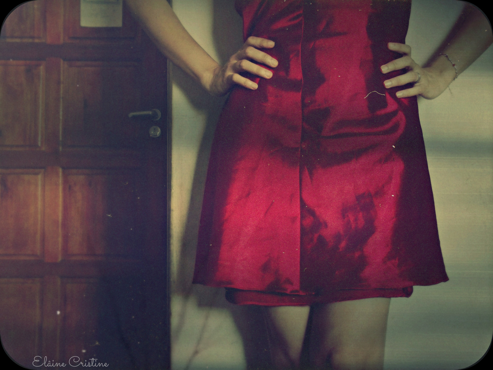 ansigt, hænder, rød, fotografering, kjole, struktur, stående, årgang, pastel, 2013, tøj, toner, samling, lys, flickr, pige, mig, kvinde, 365, feminin, foto, selv, Fotografia, selvportræt, tekstil, 365 dage, skulder, tons, Pernambuco, Afslappet, feminina, Ilumina, gex5, lainecristine, vestido, vintage clothing