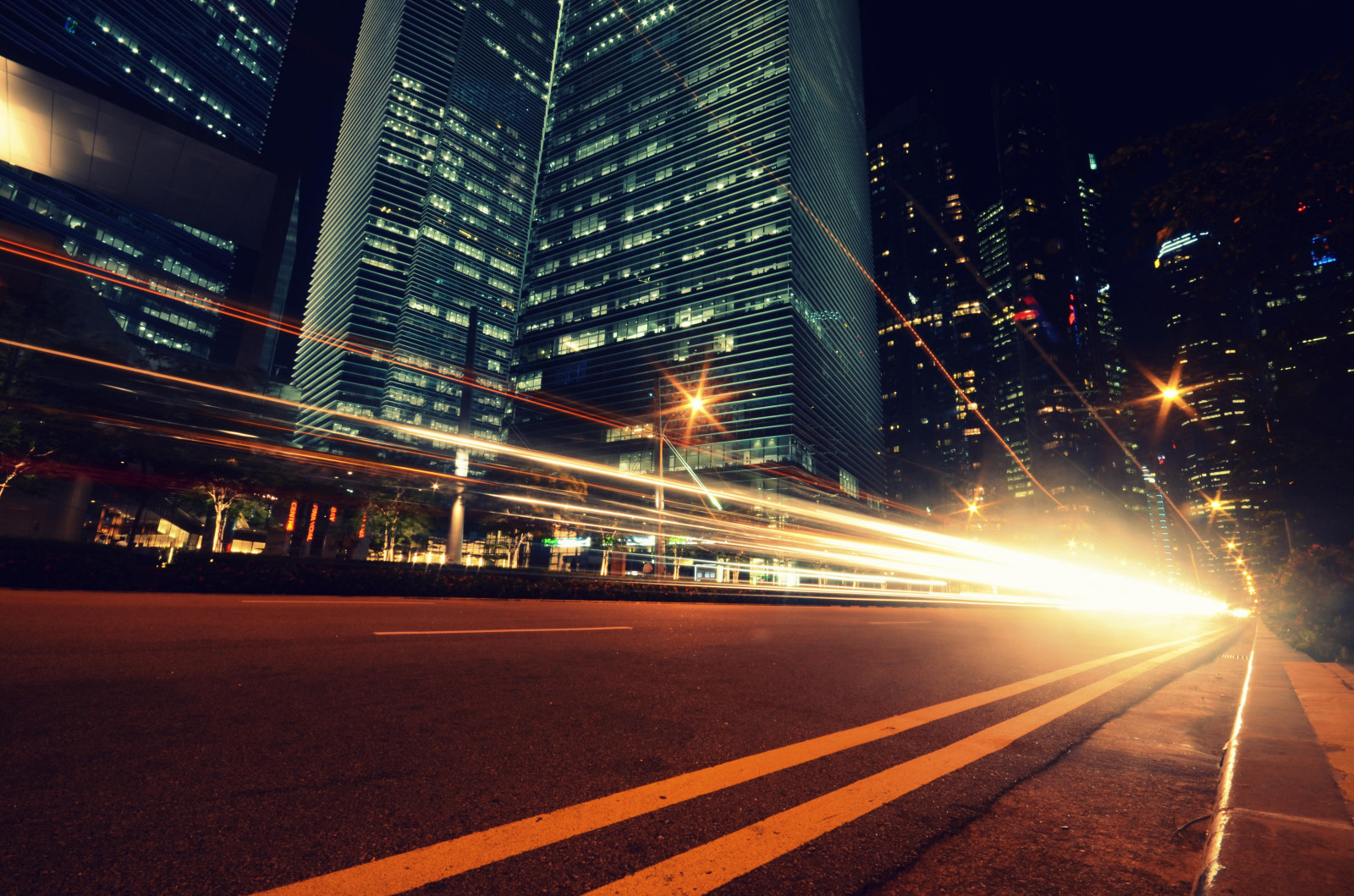 hovedstadsområde, nat, byområde, bybilledet, metropol, by, infrastruktur, lys, himmel, belysning, downtown, atmosfære, linje, gadebelysning, skyskraber, aften, bane, bil, mørke, midnat, vej