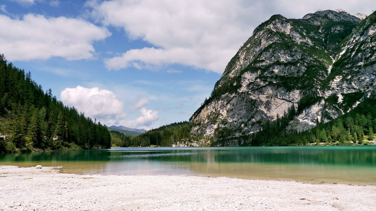 landskap, skog, fjellene, hav, Italia, bukt, innsjø, vann, natur, speilbilde, skyer, Strand, elv, sommer, fjord, dal, villmark, Alpene, Terreng, fjell, reservoar, innsjøen, fjelllandformer, Landform, geografiske funksjonen, kropp av vann, fjellkjede