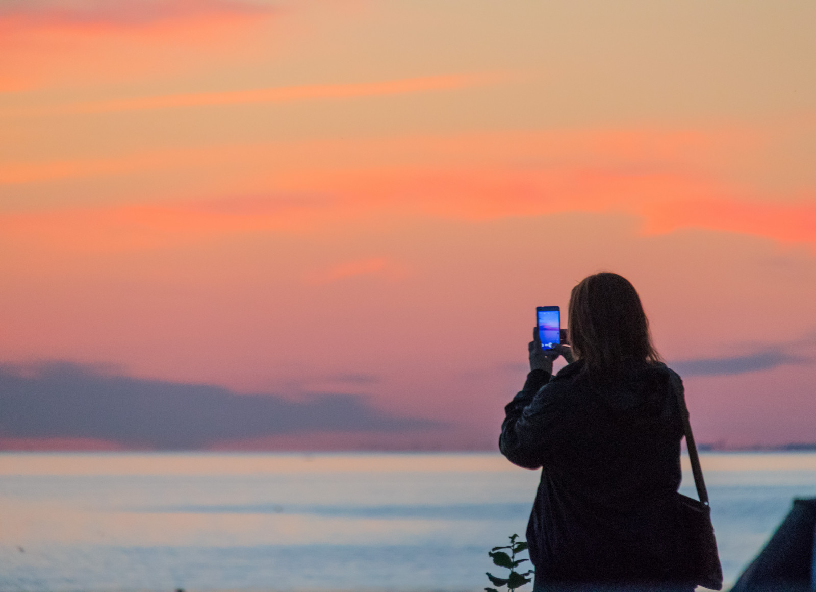 lidé, západ slunce, moře, záliv, pobřeží, nebe, silueta, pláž, svítání, večer, ráno, pobřeží, horizont, telefon, soumrak, mrak, svítání, oceán, žena, v strahamnen, solnedg ng, hav, Malmo, focení, exif modelu canoneos760d, geocountry, Kamera aby kánon, geocity, Model fotoaparátu canoneos760d, geostate, geolocation, EXIF čočka efs18200mmf3556is, EXIF otvor 56, exif focallength 200mm, exif aby kánon, exif isospeed 3200, goodnightsunset, mobil, obraz v obraze