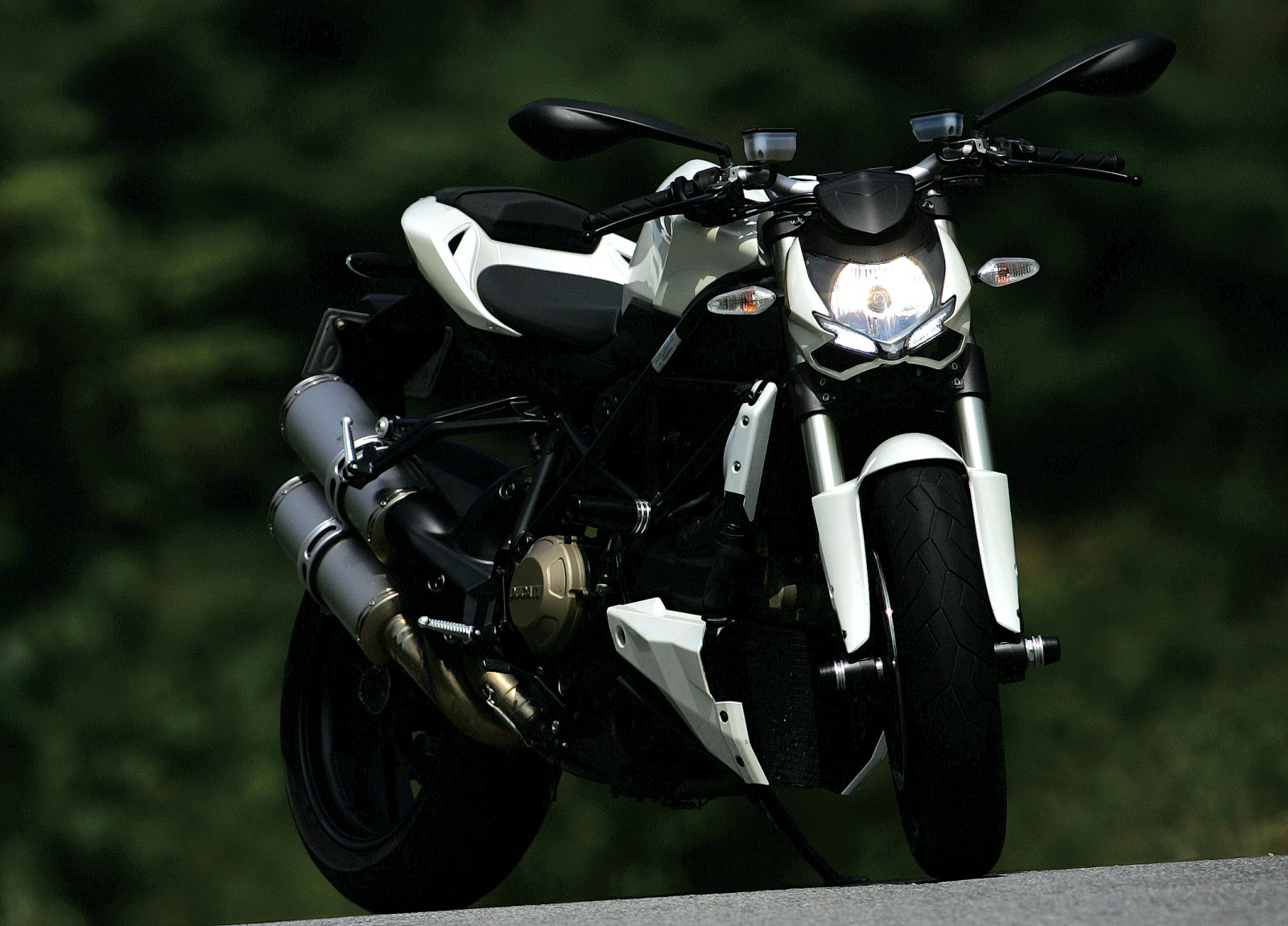 Ducati, streetfighter