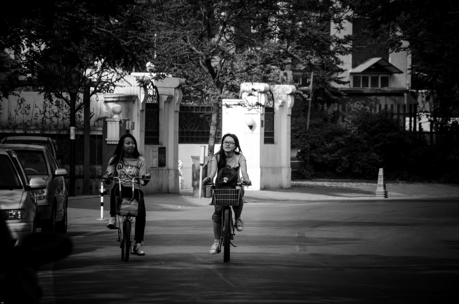 bílý, Černá, černobílý, ulice, noc, silnice, fotografování, infrastruktura, pěší, tělesné, příběhy, osvětlení, fotografie, tma, momentka, Černý a bílý, monochromatické fotografování, Film noir