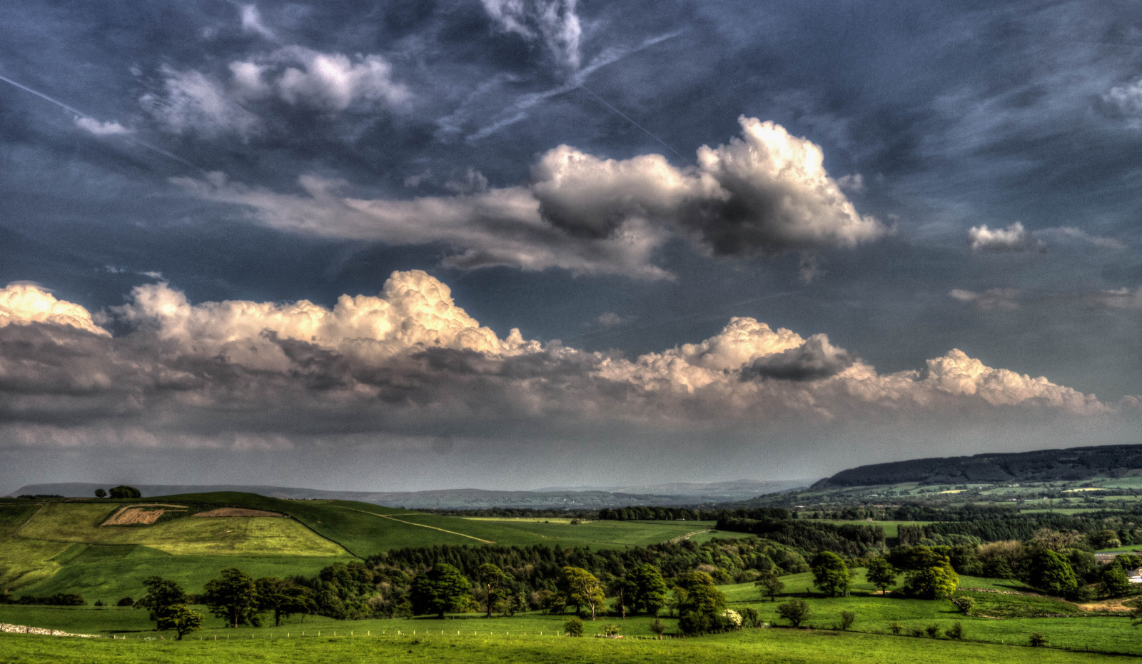 slunečnímu záření, krajina, kopec, Příroda, milovat, tráva, nebe, pole, mraky, bouřka, Anglie, večer, ráno, horizont, atmosféra, národní park, mount scenérie, plošina, mrak, Krásná, strom, hora, svítání, lučina, pastvina, louka, prostý, během dne, vysočina, prérie, Lancashire, venkov, počítač tapeta, Atmosféra Země, pohoří, stanice hill, meteorologický jev, klesl, kupa, jev, ekoregion, sekání, Longridge, ribblevalley, whitewell, Hodder, Pendle, Clitheroe, Bowland, Troughofbowland