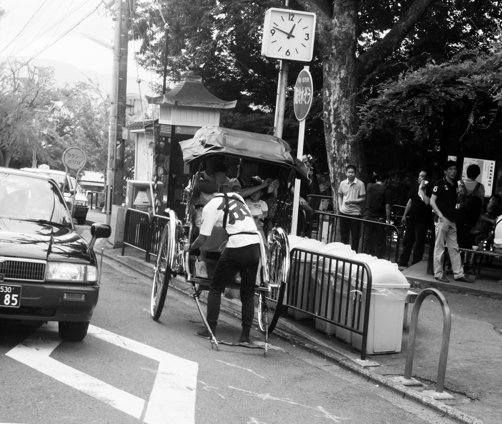 černobílý, město, ulice, vozidlo, silnice, doprava, infrastruktura, pěší, příběhy, dlux4, momentka, pruh, urban area, Černý a bílý, monochromatické fotografování, nonbuilding struktura