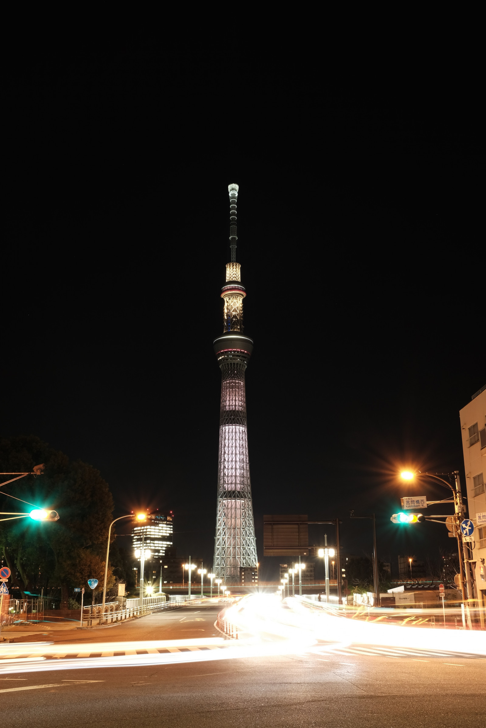 pouliční osvětlení, město, panoráma města, noc, architektura, mrakodrap, večer, věž, soumrak, noční scéna, Tokio, Fujifilm, památník, Skytree, světlo, centrum, noční výhled, osvětlení, tma, Fujinon, mezník, Tokyo Sky Tree, x, whitechocolat, čisté nebe, x100t, lidské osídlení