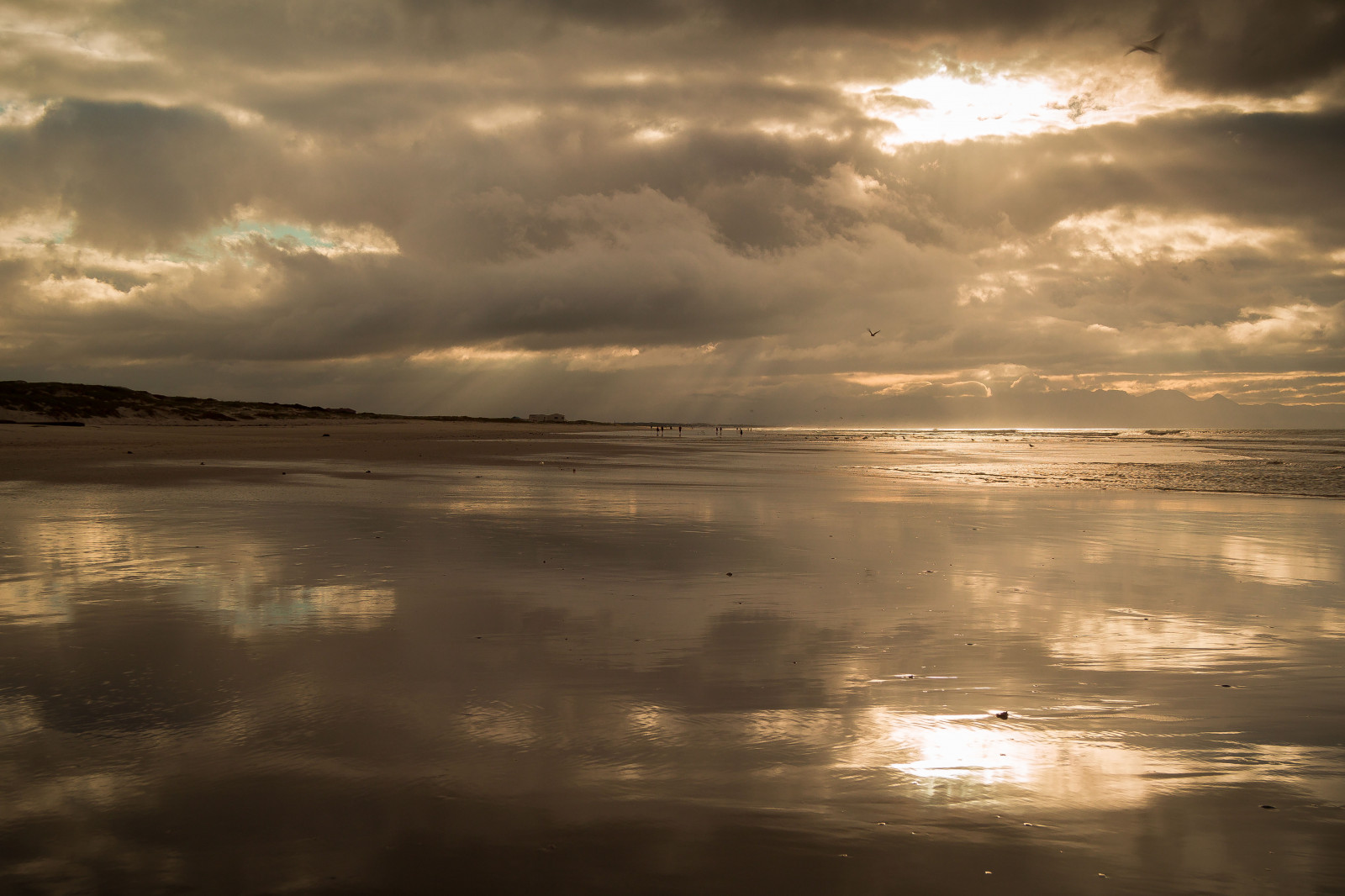 slunečnímu záření, krajina, západ slunce, moře, voda, pobřeží, odraz, nebe, mraky, pláž, svítání, uklidnit, večer, ráno, pobřeží, řeka, slunce, horizont, atmosféra, soumrak, široký úhel, mrak, svítání, oceán, odrazy, vlna, slapy, jezero, Západní Kapsko, Atmosféra Země, odlesk, mořská vlna, Kapské město, meteorologický jev, Muizenberg