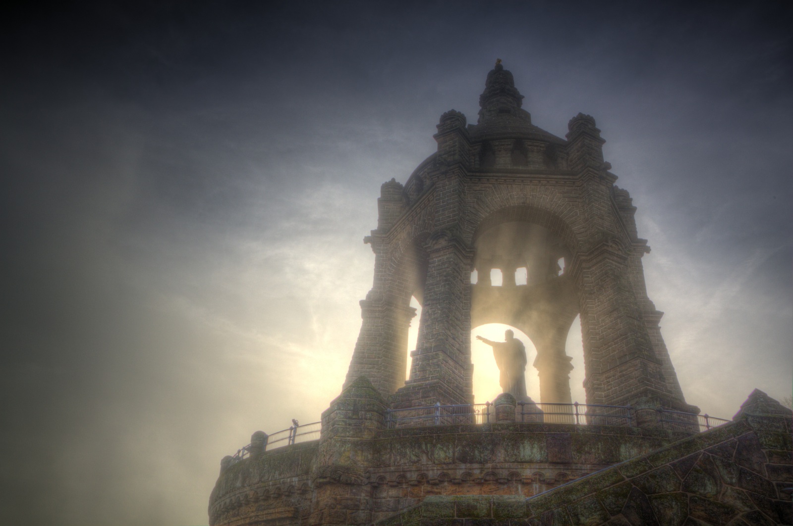 chrám, krajina, západ slunce, noc, architektura, kopec, budova, odraz, nebe, mraky, Studený, večer, Německo, věž, seasons, slunce, historický, dějiny, konstrukce, HDR, socha, sova, listopad, 2013, opar, památník, světlo, mrak, Krásná, podzim, zakalený, Landschaft, sezóna, atardecer, nebe, deutschland, barvy, tma, Soleil, ciel, mraky, automne, montagne, mezník, skvělý, sonnenuntergang, Herbst, mraky, syn, Německo, licht, Photomatix, zpracovává se, arbres, kapesní, nRW, porta, zonsondergang, weser, westfalen, Ostwestfalen, couchesoleil, solfald, m hlenkreis, dávná historie, místo uctívání, Westfalica, wesergebirge, wiehengebirge, kaiser, denkmal, wilhelm, LWL