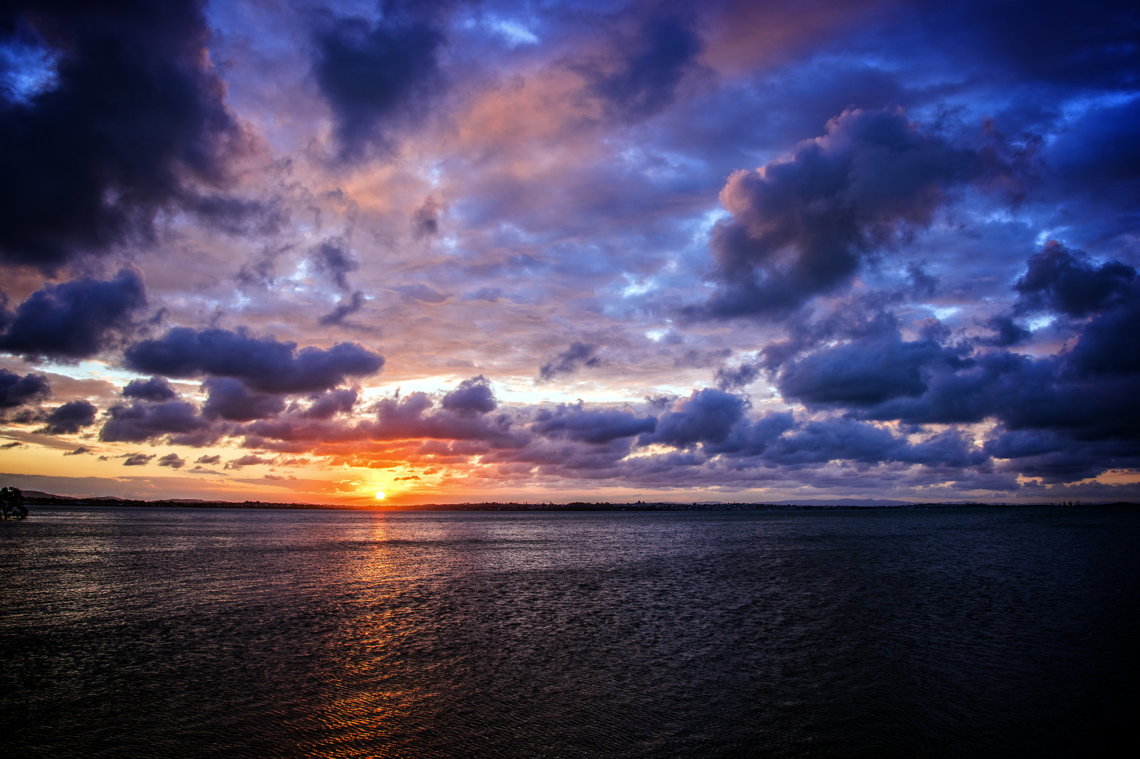 luce del sole, tramonto, mare, acqua, riflessione, cielo, nuvole, Alba, sera, mattina, costa, Sole, orizzonte, atmosfera, crepuscolo, nube, tempo metereologico, alba, oceano, onda, cloudsstormssunsetssunrises, Sunsetsandsunrisesgold, ultimi bagliori, vento onda, fenomeno meteorologico