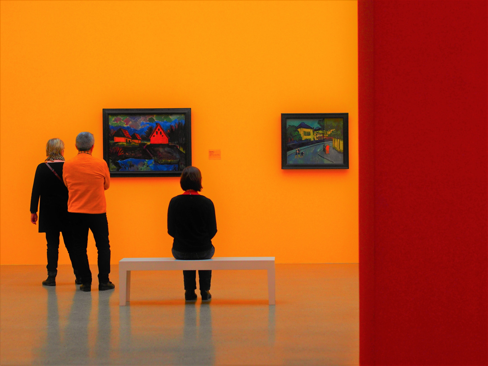 Sprengel, museum, hannover, Maschsee, wlangemeyer, Olympus, OMD, EM5, rådne, orange, personen, bilder, Menschen, agnes, Bank, Weis, farbig, bunt, schon, blick, m45mmf18, 45mm, zd, Malerei