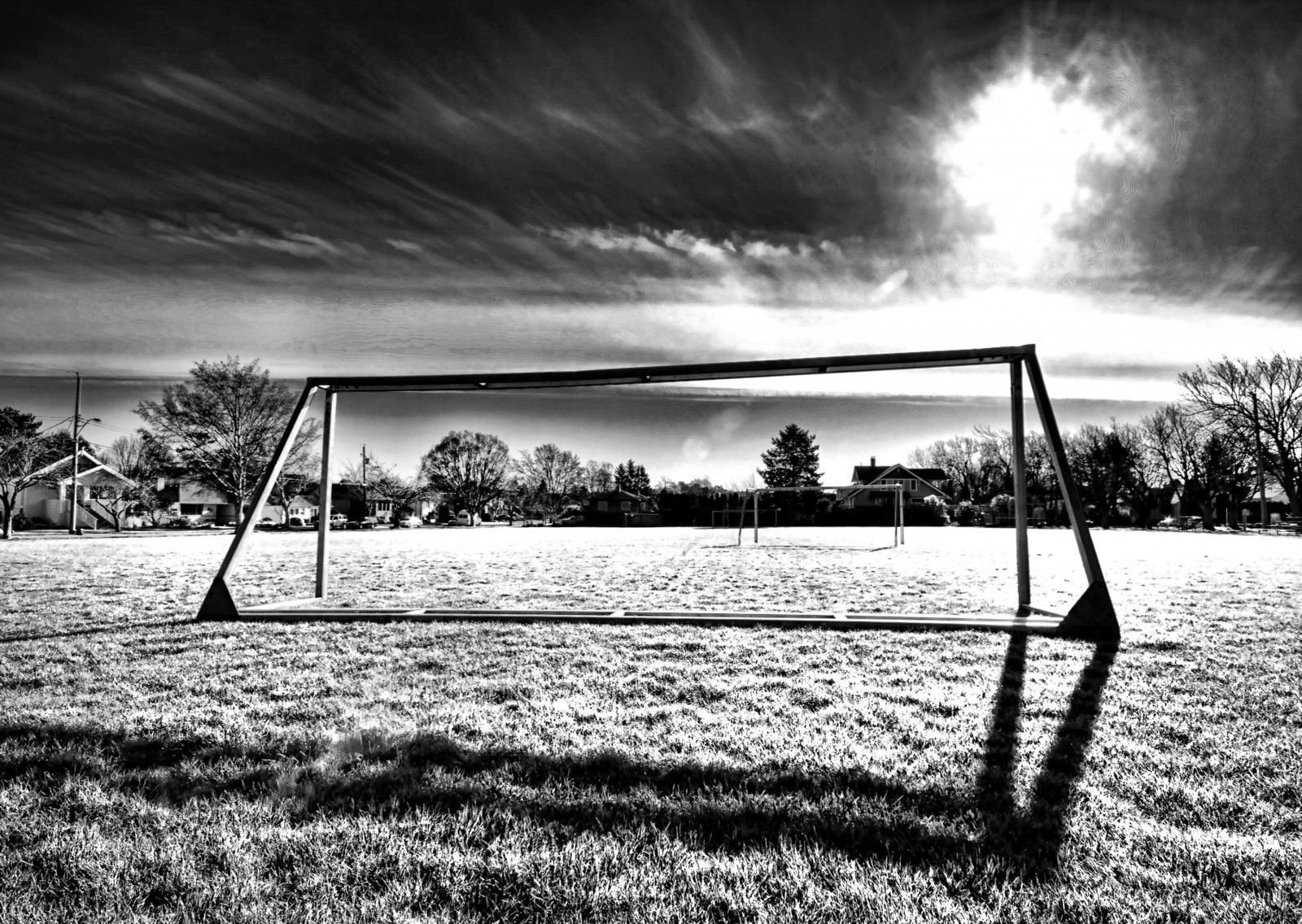 sollys, landskab, monokrom, Mål, græs, himmel, vinter, Mark, fotografering, aften, horisont, atmosfære, fodbold, Mono, sort og hvid, Sky, træ, plante, bw, net, fodbold, selectbestexcellence, sbfmasterpiece, zedzap, sort og hvid, monokrom fotografering, meteorologisk fænomen, sigma10, brookepark, brookestreet, stock photography