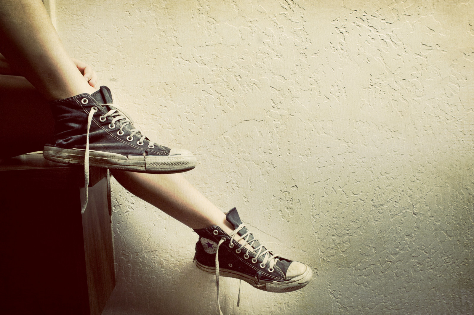 converse classic on feet