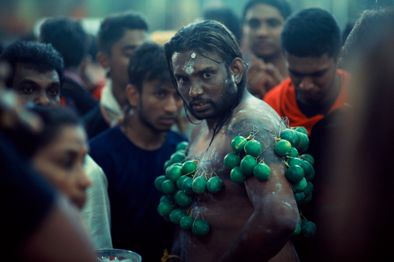 muž, muži, krása, festival, noc, bolest, Nikon, Singapore, F14, indický, obřad, kultura, 85mm, pronikavý, událost, pozdě, NIKKOR, duchovní, Thaipusam, pozoruhodný, Singapurská, 85mm14, D700, nikkor85mmf14afd