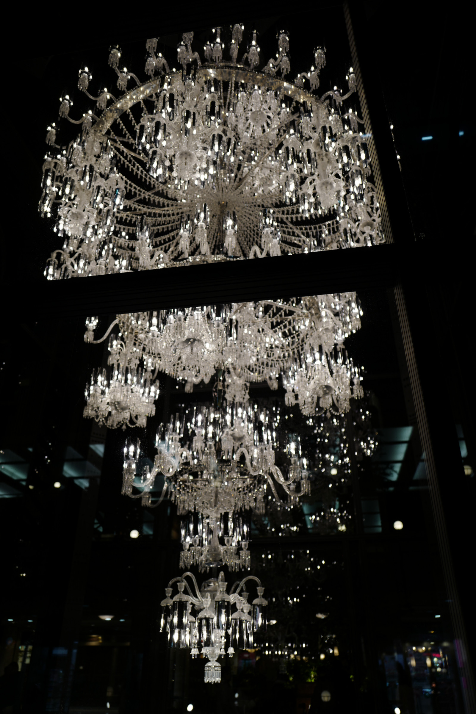 Japan, nat, symmetri, Leica, Tokyo, Jp, lys, belysning, lysekrone, mørke, ebisugardenplace, baccarat, Ebisu, summilux, leicaq, summilux1728, q, 1728, eternallights, juledekoration, lysarmatur