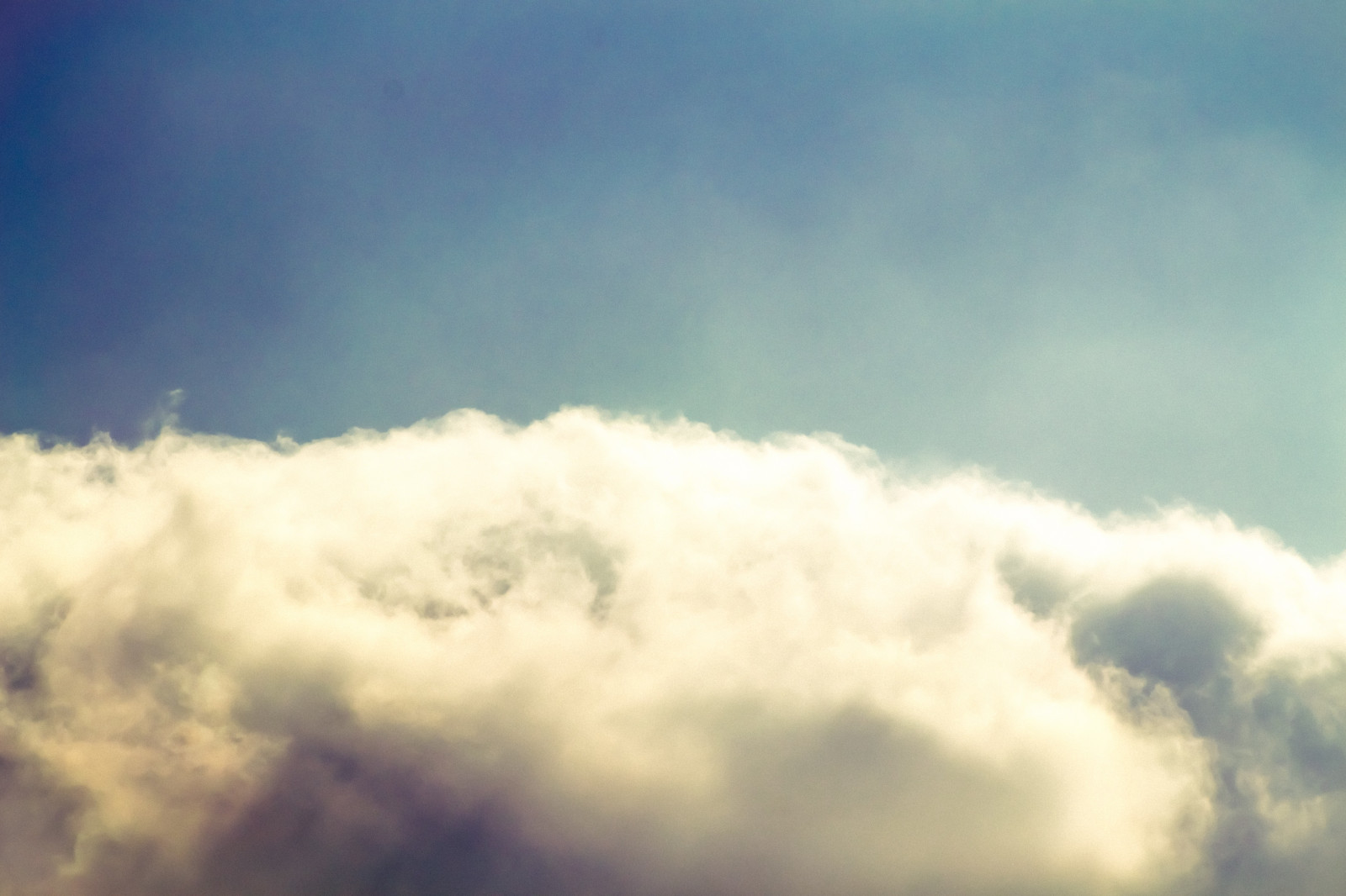 sunlight, sky, clouds, morning, horizon, atmosphere, cloud, weather, daytime, atmospheric phenomenon, atmosphere of earth, meteorological phenomenon, cumulus