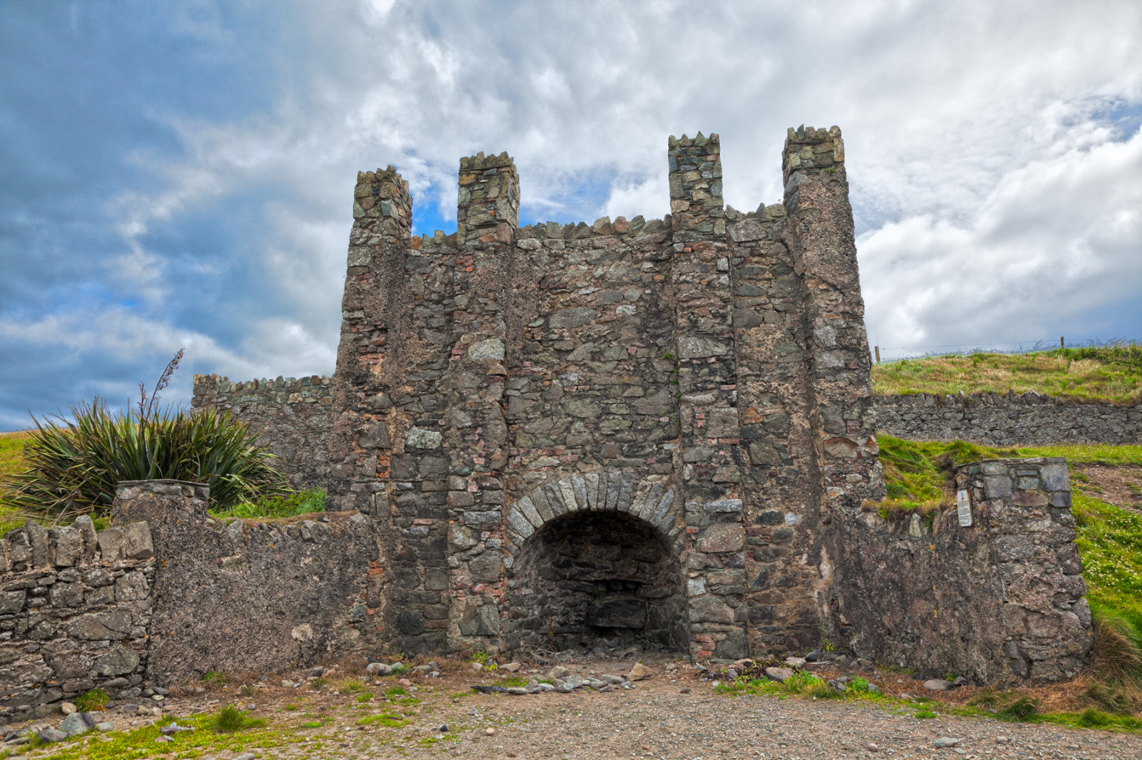 starý, cestovat, modrý, Irsko, Červené, irština, mrak, hnědý, bílý, Černá, budova, Cihlový, zelená, dějiny, textura, Cestovní ruch, pláž, památník, tráva, Skála, kámen, stěna, složený, architektura, mraky, mimo, venku, Šedá, fotografie, vysoký, starověký, krb, scenérie, skály, vnější, dynamický, trouba, obraz, zakalený, venkovní, kameny, kaštanové, kvalitní, Pozadí, cihly, skladem, šedá, scénický, obrázek, tyrkysová, Volný, uvolnit, mezník, scéna, středověký, irsko, struktura, historický, mít na sobě, fotografie, opotřebovaný, vápenec, pozadí, pec, pec, res, rozsah, HDR, prostředky, annestown, freestockca