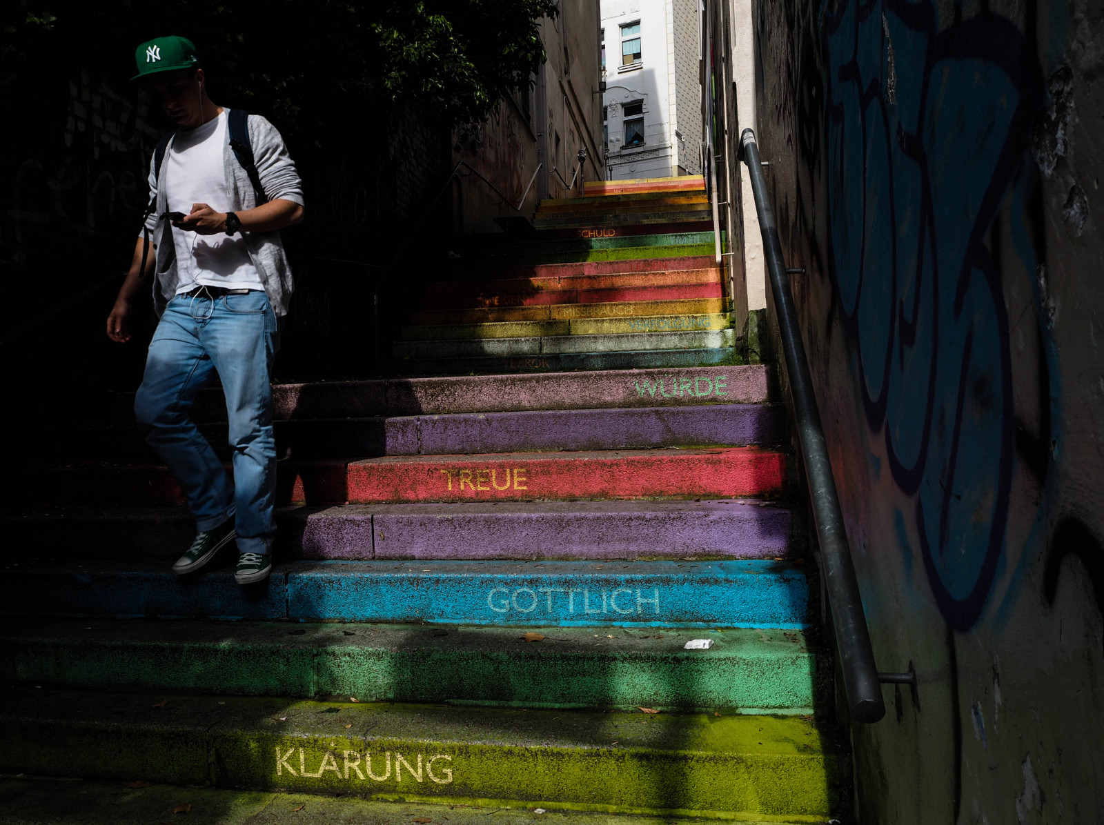 mennesker, mørk, by, gade, nat, vand, by-, afspejling, skygge, vej, Tyskland, Sol, alene, trappe, Offentlig, Olympus, infrastruktur, KUNST, farve, skygger, gå, gyde, Gade syn, byliv, mørke, streetphotography, øjeblik, colorstreet, øjebliksbillede, georgiepauwels