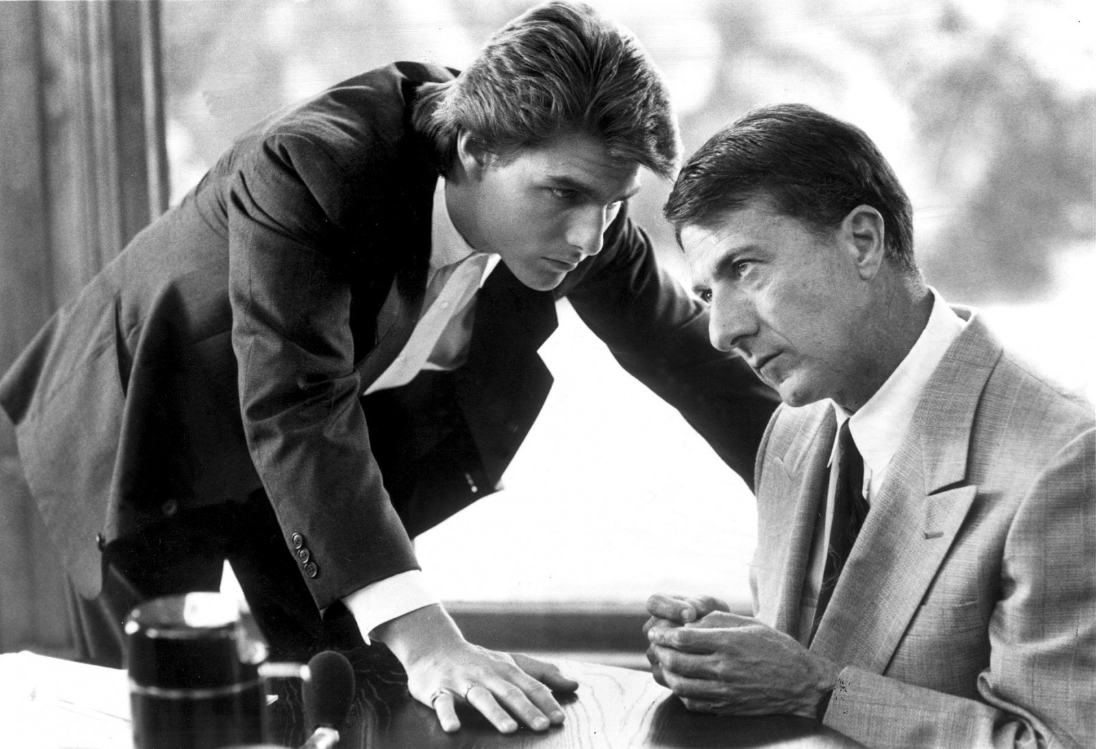 monocromo, Persona, Tom Cruise, romanza, Dustin Hoffman, Rain Man, uomo, fotografia, sposo, maschio, conversazione, bianco e nero, fotografia in bianco e nero, interazione, cerimonia, 1849x1265 px