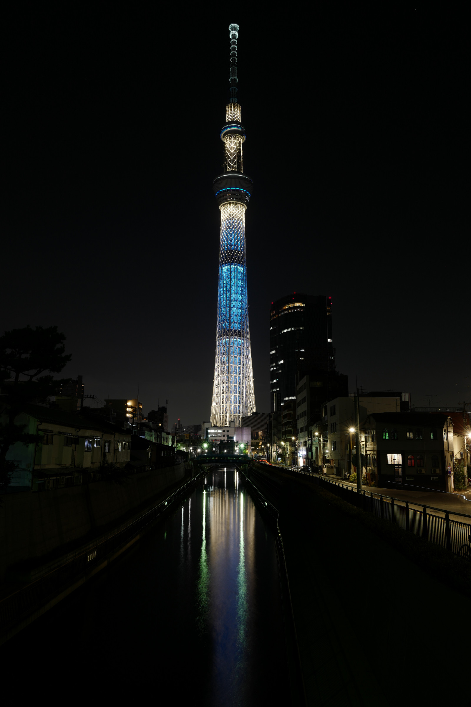 Japan, by, bybilledet, nat, arkitektur, afspejling, skyline, skyskraber, aften, tårn, skumring, Leica, metropol, Tokyo, Jp, Skytree, lys, belyst, belysning, belysning, mørke, iki, milepæl, Tokyo Skytree, summilux, leicaq, summilux1728, q, 1728, hovedstadsområde, menneskelig bosættelse