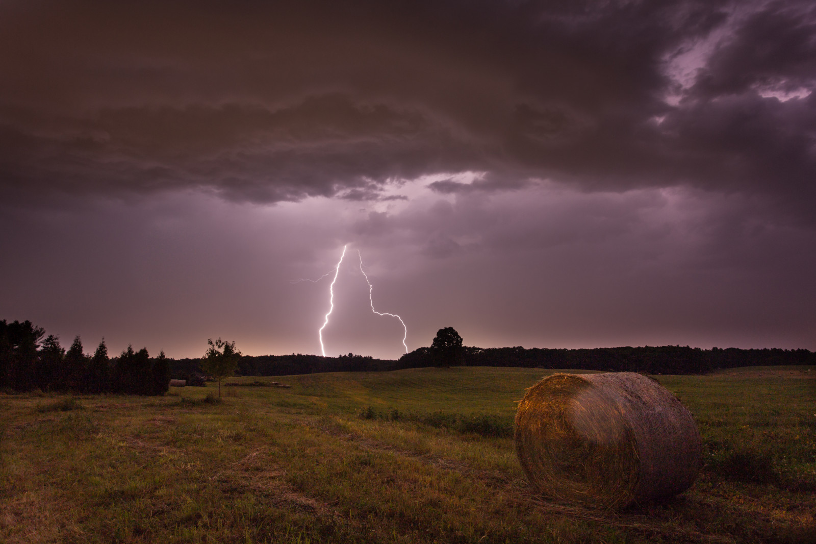 slunečnímu záření, krajina, noc, tráva, nebe, pole, Blesk, bouřka, večer, vítr, horizont, atmosféra, hrom, mrak, strom, svítání, lučina, bouřka, tma, louka, prostý, prérie, venkov, počítač tapeta, meteorologický jev, jev, ekoregion, Rollingsfordnh, Nhwx