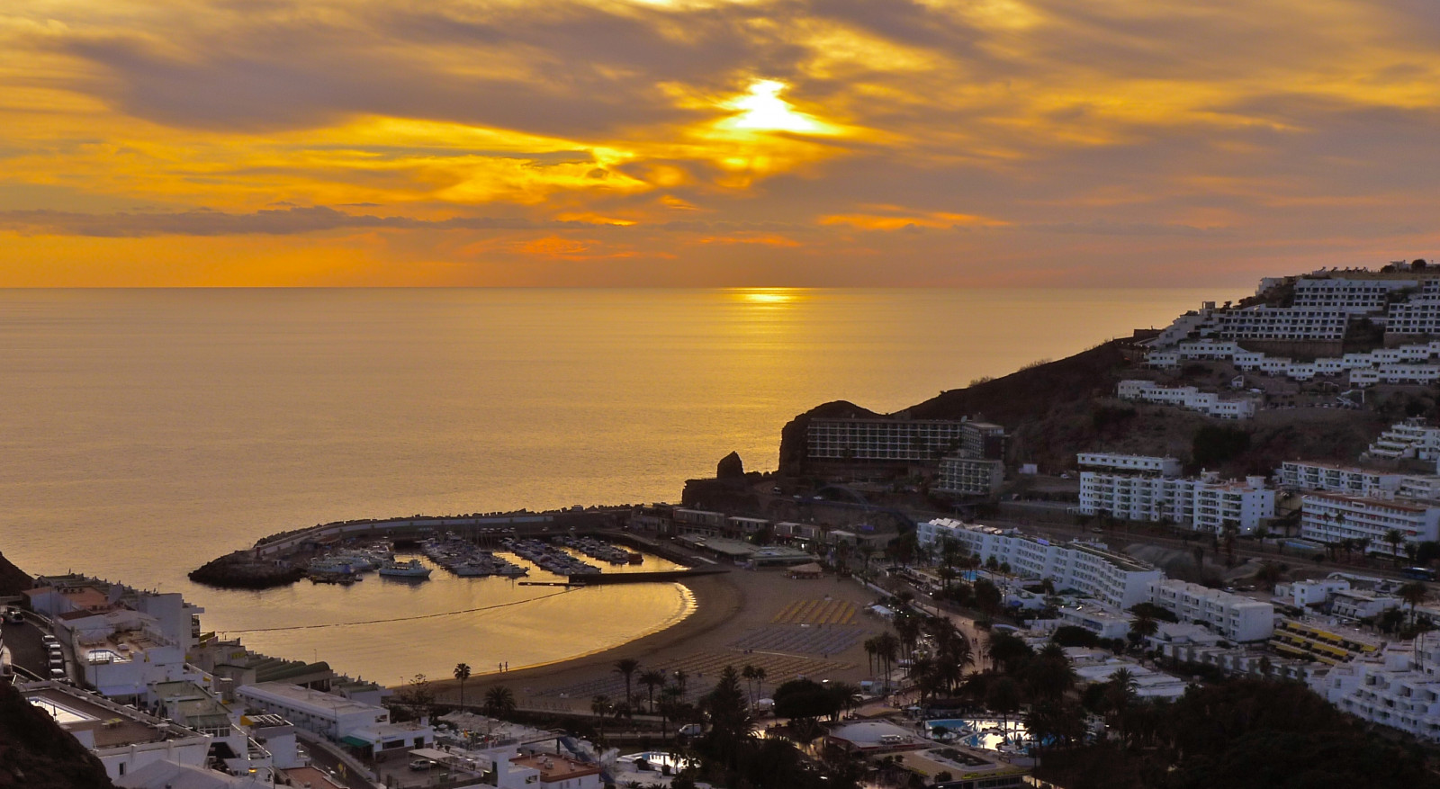Portorico, Amadoresbeach, Amadores, porto, harbourside, cittadina, spiaggia, di fronte al mare, vacanza, vacanza, mare, mare, lungomare, riva del mare, vacanze, oceano Atlantico, tramonto, luce del sole, Sole, tramonto, lowcloud, nuvoloso, nube, nuvole, barche, yachts, yacht, Marina, sabbie, lungomare, paesaggio marino, paesaggi marini, paesaggio, paesaggi, punto di riferimento, Panasoniclx5, Panasonic, panorama, Spagna, espana, GranCanaria, inverno, vacanze invernali, vacanze invernali, sole invernale