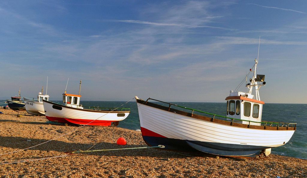 krajina, loď, loď, moře, nebe, mraky, pláž, modrý, pobřeží, rybolov, Surfovat, lodě, přímořská krajina, plavidlo, skif, kent, lodičky, dungeness, rybářské plavidlo, motorová loď, šindel, rybářský trauler, water transportation, coastal and oceanic landforms