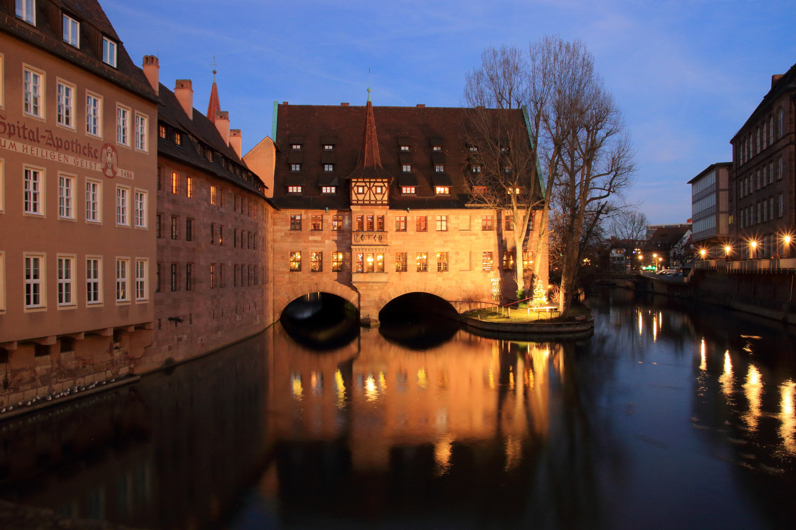Německo, Kánon, 70d, longexposure, Bavaria, bayern, deutschland, Norimberk, Norimberk, město, městský, noc, světlo, odraz, spiegelung, Regnitz, budova, architektur, architektura, zima, venkovní, prohlížení památek, řeka, voda, nábřeží, nábřeží, bluehour, 250v10f