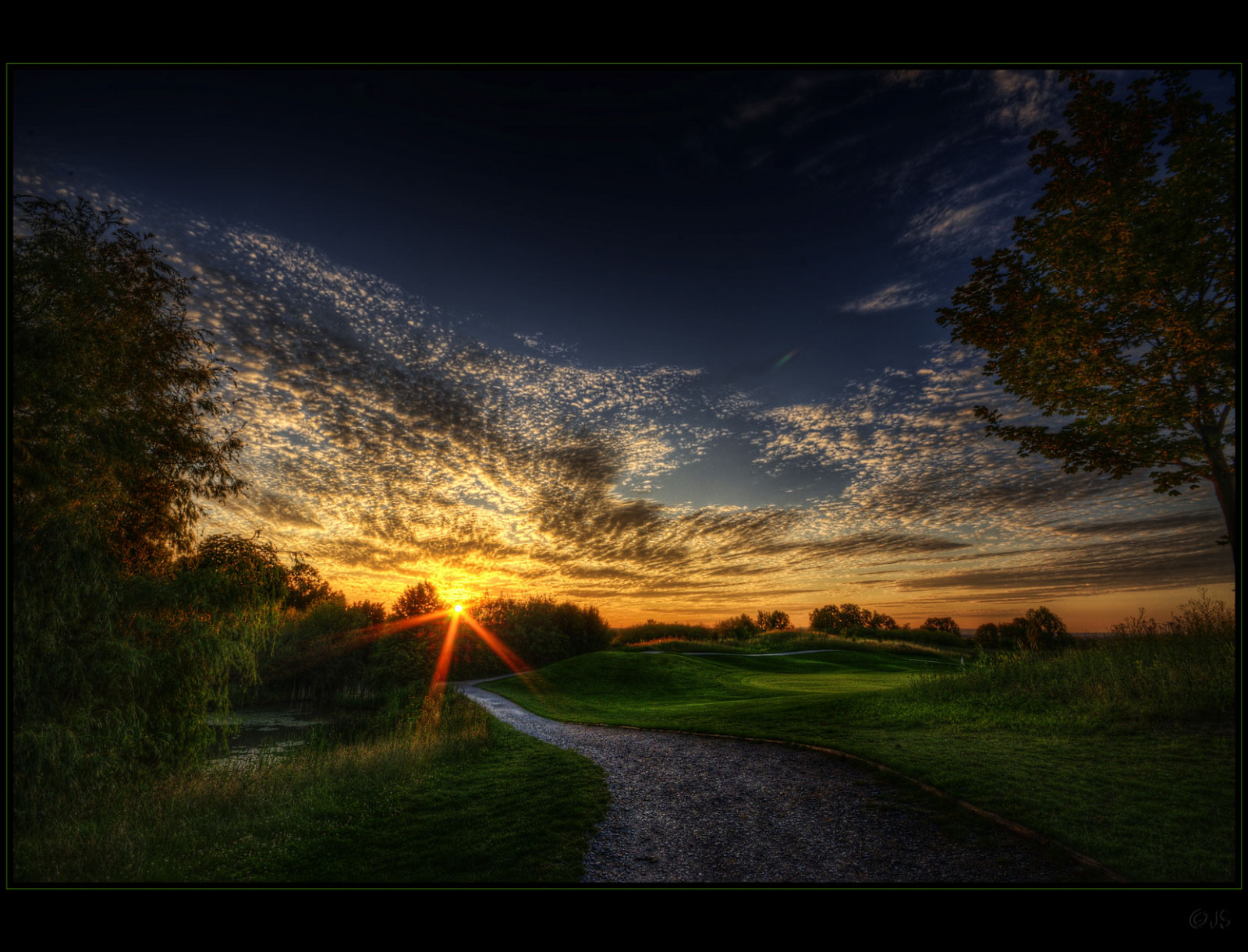 แสงแดด, แนวนอน, พระอาทิตย์ตก, กลางคืน, เนินเขา, ธรรมชาติ, การสะท้อน, หญ้า, ท้องฟ้า, พระอาทิตย์ขึ้น, สีเขียว, ตอนเย็น, เช้า, ดวงอาทิตย์, HDR, ขอบฟ้า, บรรยากาศ, Nikon, พลบค่ำ, กอล์ฟ, เบา, เมฆ, ต้นไม้, ฤดูใบไม้ร่วง, รุ่งอรุณ, ความมืด, ทุ่งหญ้า, ที่ราบ, d90, nikond90, ปรากฏการณ์บรรยากาศ, วอลล์เปเปอร์คอมพิวเตอร์, kemoauc, Nippenburg