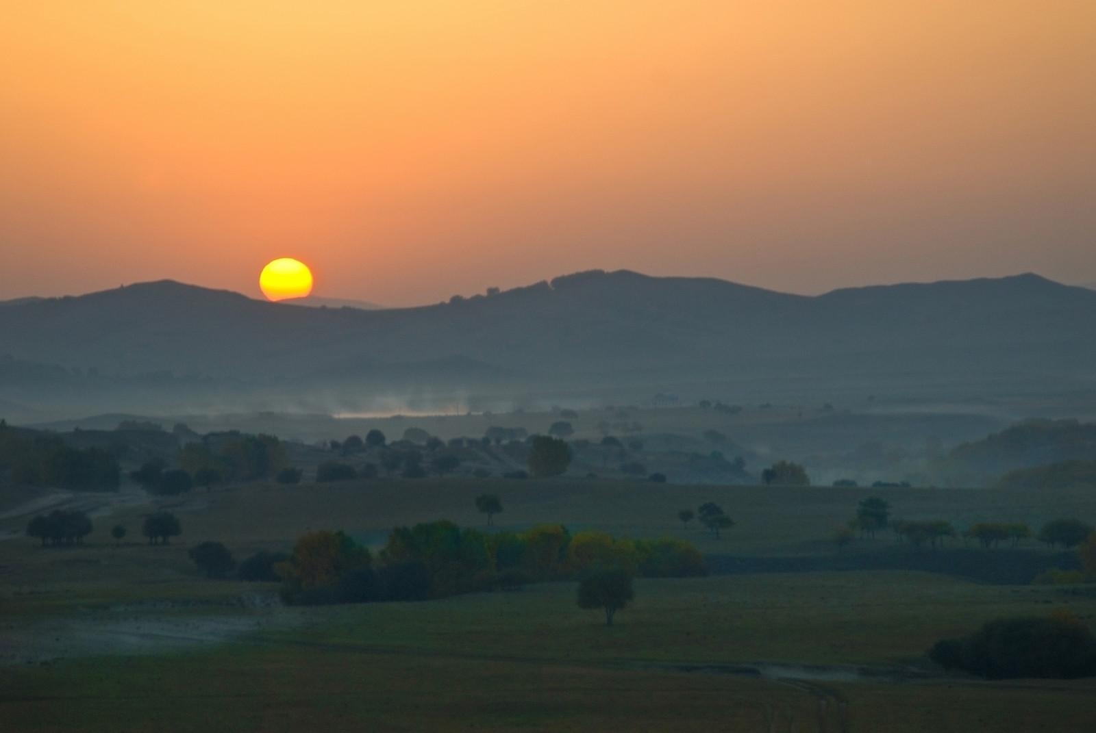 slunečnímu záření, krajina, západ slunce, Čína, kopec, tráva, nebe, pole, svítání, uklidnit, večer, ráno, mlha, slunce, horizont, atmosféra, soumrak, opar, harmonie, strom, svítání, lučina, mygearandme, musictomyeyes, louka, prostý, thegalaxy, autofocus, Soe, highqualityimages, hezký snímek, musictomyeyeslevel1, během dne, betterthangood, flickrbronzeaward, heartawards, artofimages, photohobbylevel1, thethreeangelslevel1, beautifulearth, vysočina, flickrhearts, venkov, počítač tapeta, Atmosféra Země, odlesk, červená obloha v dopoledních hodinách, ekoregion, discoveryphoto, chariotsofartistslevel1, angelawards, photographyforrecreationbronzeaward, theelitephotographerlevel2, theelitephotographerlevel3, thebestshots, Centralasiachinathesilkroad, Bashang, Theelitephotographerlevel1, Krásné krásné krásné