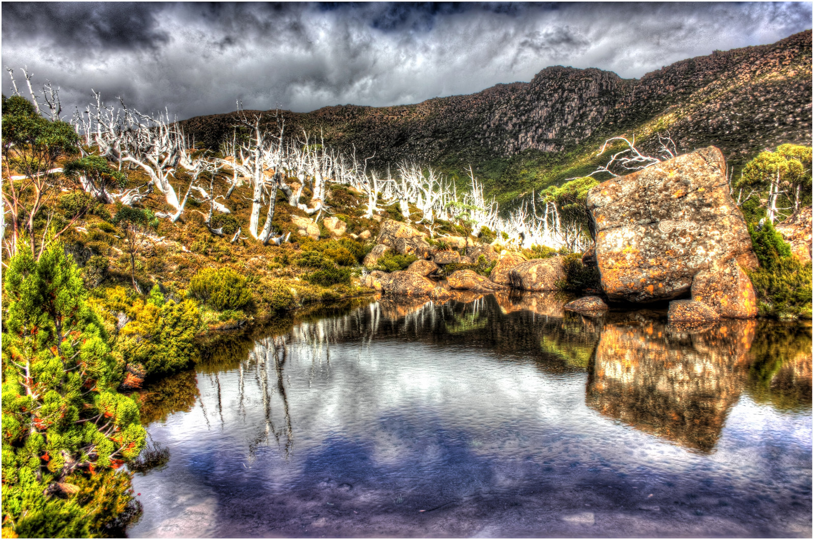 odraz, voda, Příroda, divočina, vegetace, přírodní rezervace, nebe, vodní tok, strom, krajina, proud, Skála, hora, řeka, vodní prvek, jezero, banka, národní park, tráva, počítač tapeta, rybník, mount scenérie