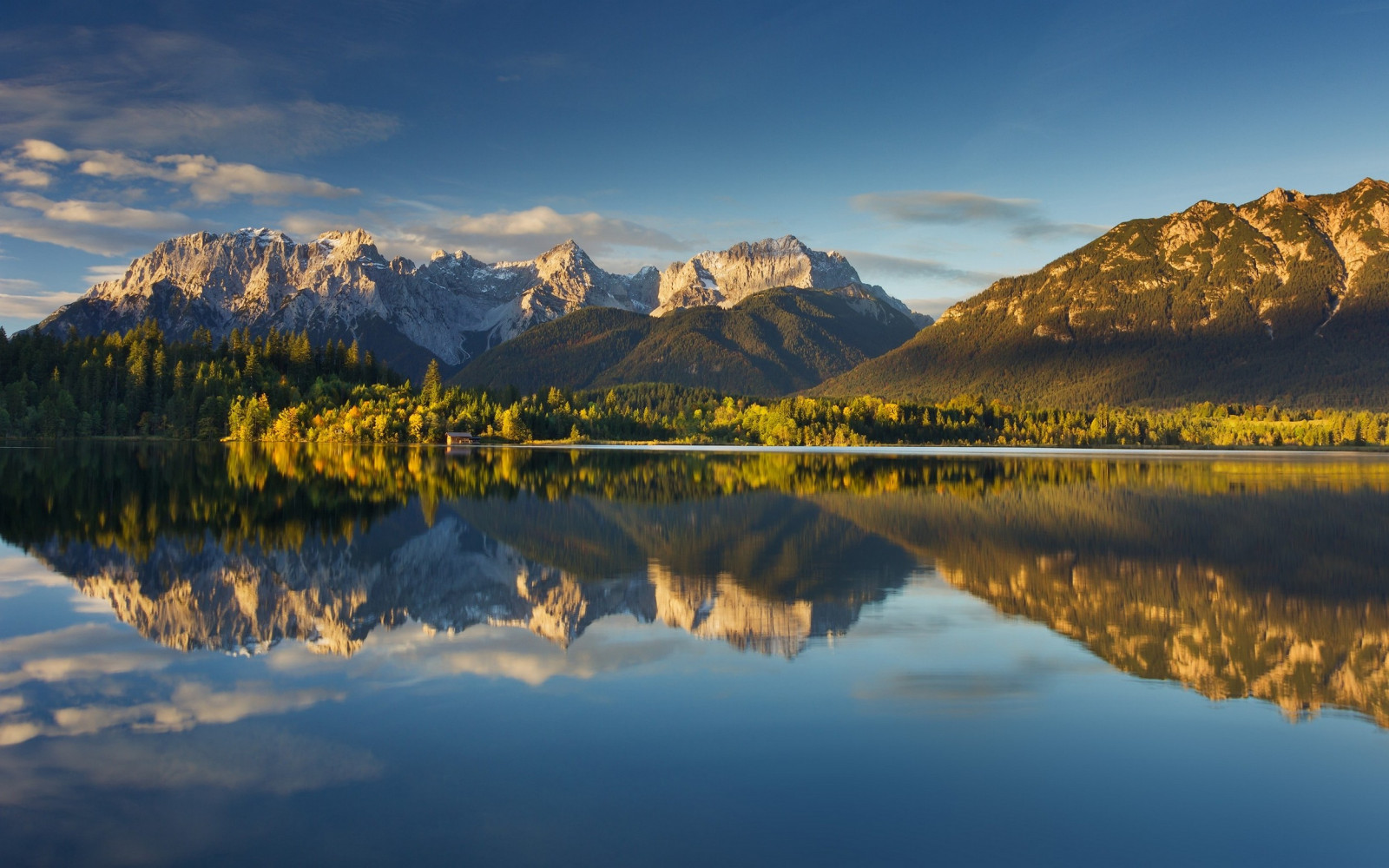 sollys, landskab, Skov, bakke, sø, vand, natur, afspejling, sne, skyer, solopgang, berolige, aften, morgen, Tyskland, kabine, dal, ødemark, skumring, Alperne, plateau, Sky, træ, efterår, bjerg, daggry, sæson, reservoir, loch, atmosfærisk fænomen, bjergrige landskabsformer, bjergkæde, 2500x1563 px