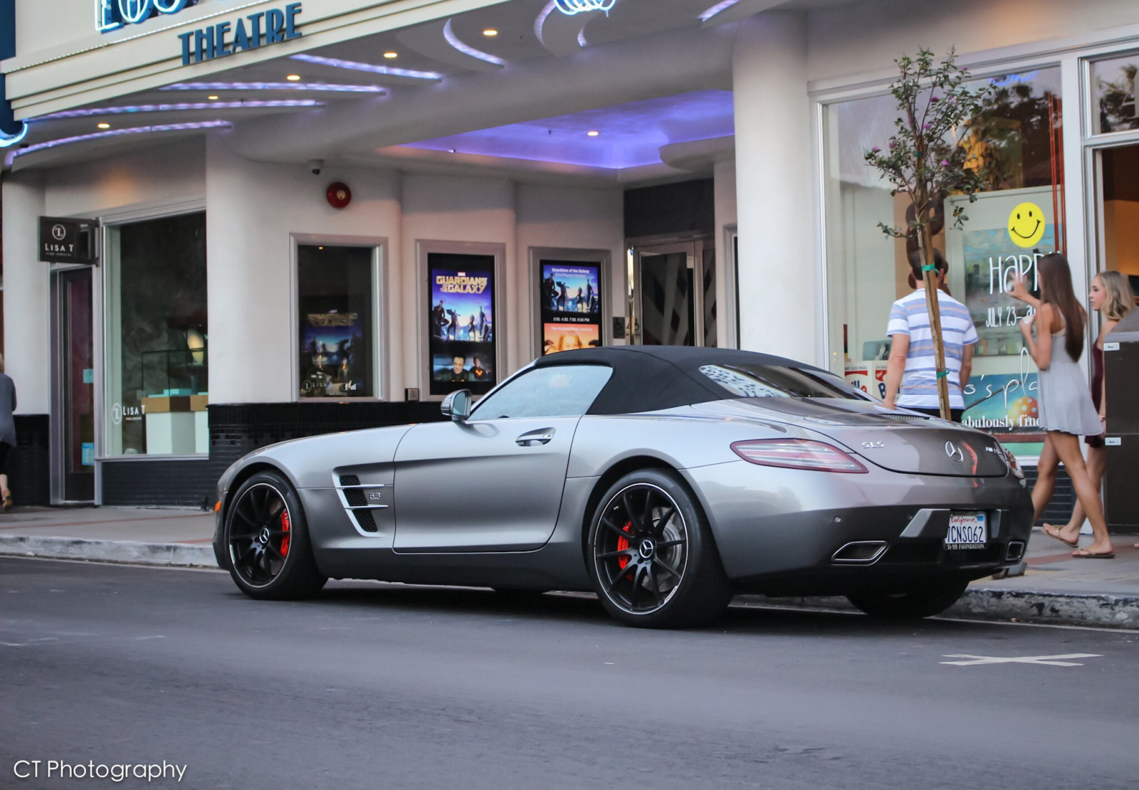 ulice, auto, budova, Červené, vozidlo, silnice, Mercedes Benz, Kánon, sportovní auto, Roadster, stříbrný, brzda, Konvertibilní, Mercedes Benz SLS AMG, výkon auta, horní, exotický, rebel, Vzácný, AMG, benz, centrum, měkký, Nový, kolo, los, V8, okraj, superauto, rychle, mercedes, eos, Hoya, polarizátor, SL1, litr, zaparkoval, SLS, hmatadlo, 63, pozemní vozidla, automobilového designu, automobilový exteriér, luxusní vůz, motorové vozidlo, osobní luxusní automobil, mercedes Benz SLR McLaren, vodoznak, gatos, automotive wheel system