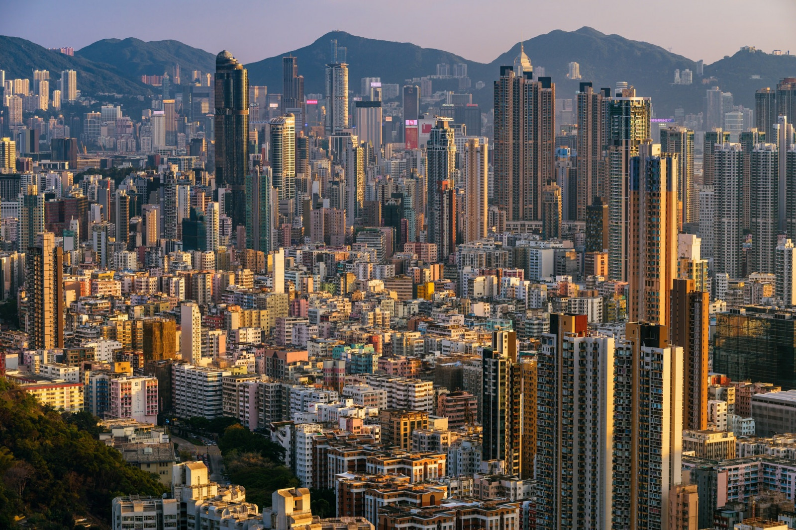 Landschaft, Sonnenuntergang, Stadt, Wohnungen, Stadtbild, Hongkong, Gestapelt, Bucht, Asien, China, Skycrapers, Skyline, Wolkenkratzer, Abend, Horizont, Metropole, Innenstadt, Stadtgebiet, Metropolregion, menschliche Siedlung, Gegend, Wohngebiet, geographische Eigenschaft, Turmblock, Luftaufnahmen
